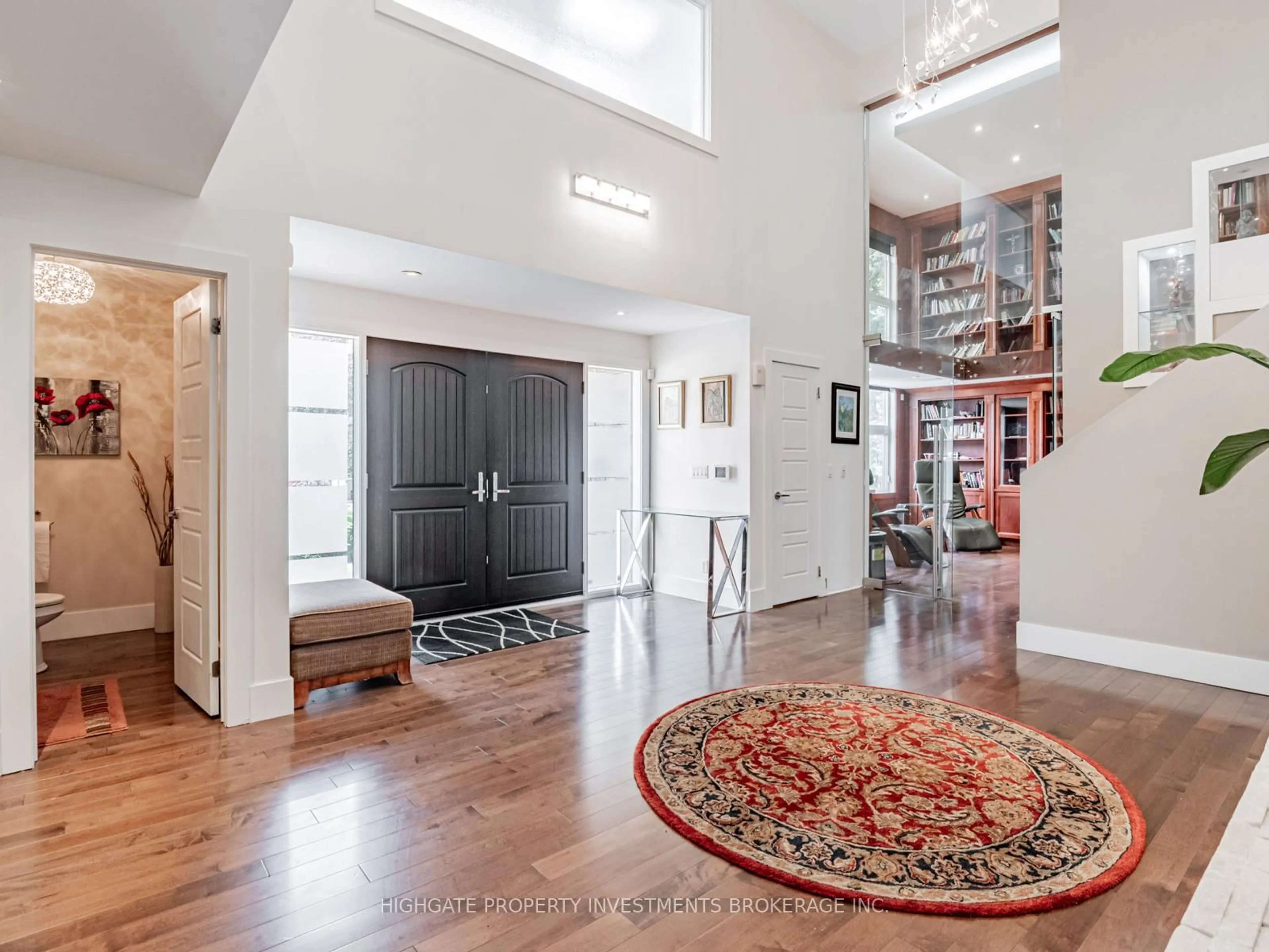 Indoor entryway for 106 Brooke St, Vaughan Ontario L4J 1Y8