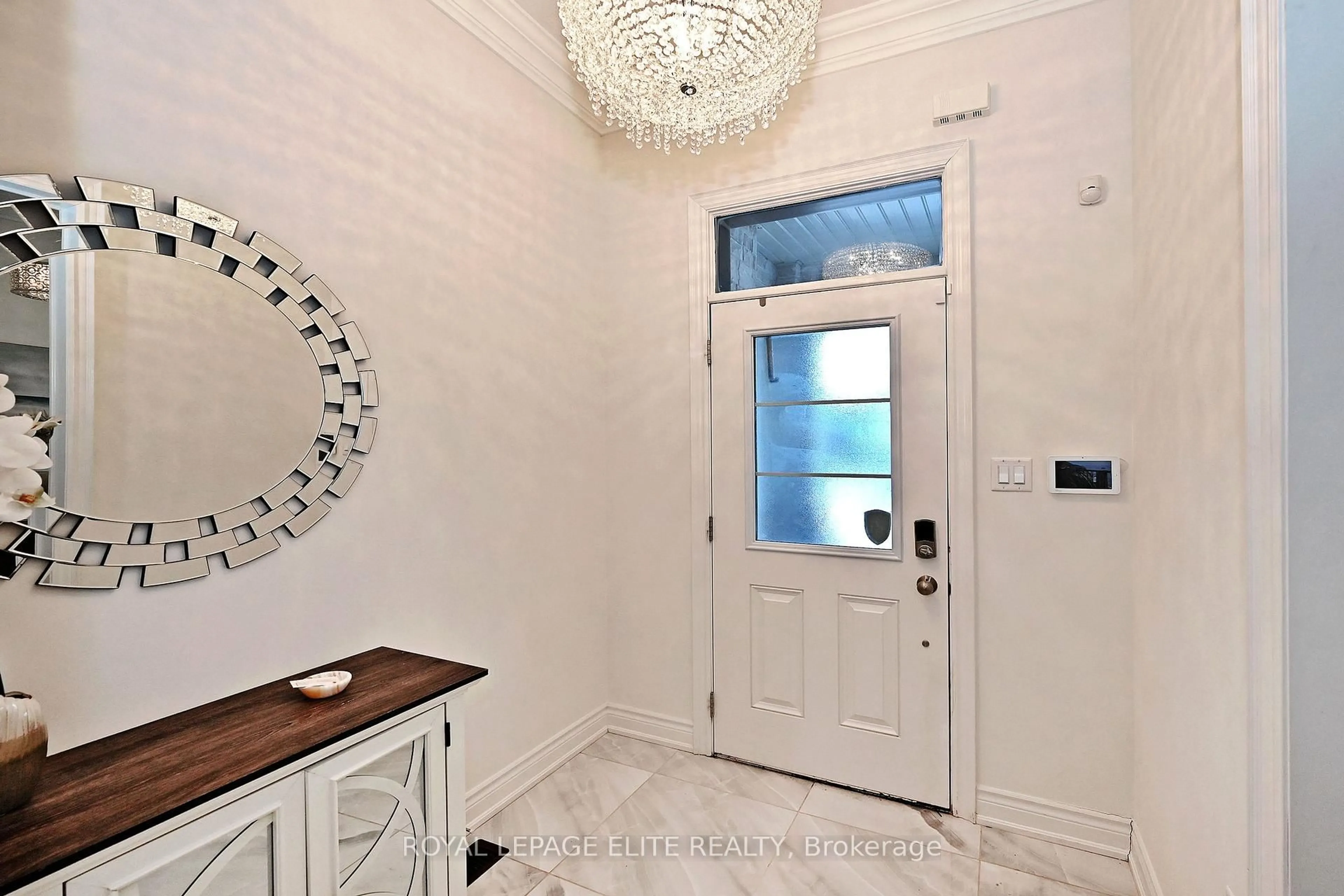 Indoor entryway for 39 HOLLAND VISTA St, East Gwillimbury Ontario L9N 0T2