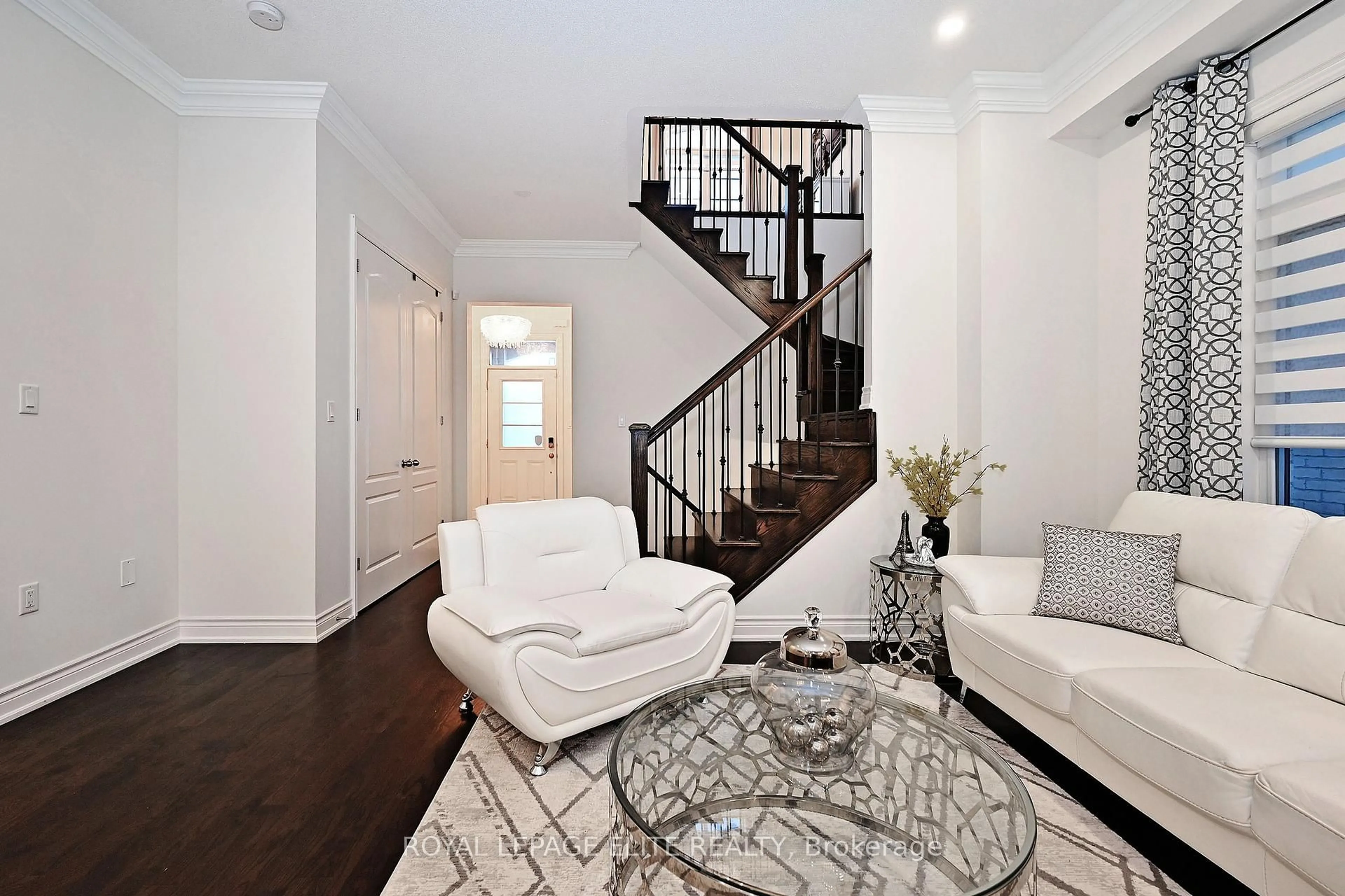 Stairs for 39 HOLLAND VISTA St, East Gwillimbury Ontario L9N 0T2