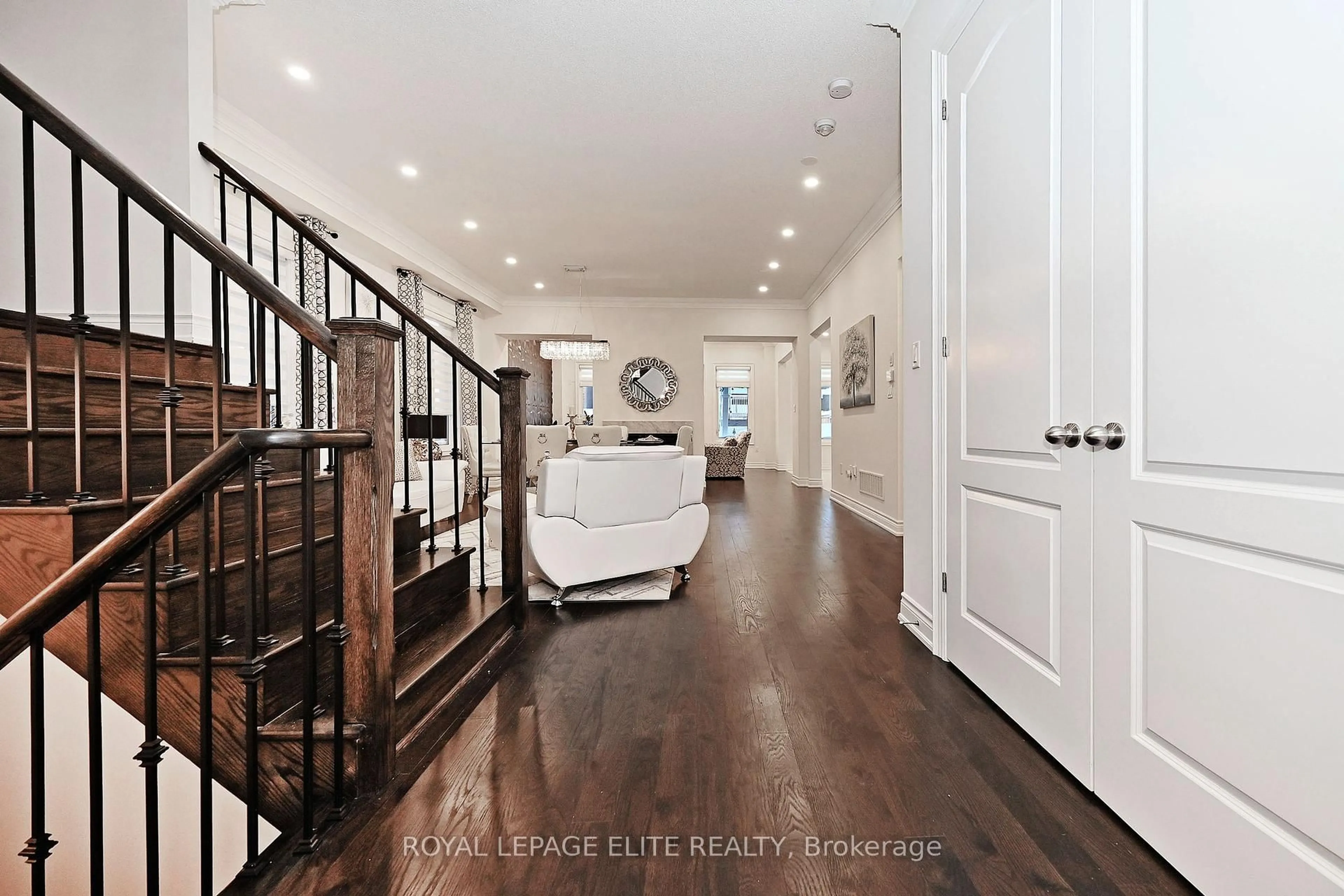 Indoor entryway for 39 HOLLAND VISTA St, East Gwillimbury Ontario L9N 0T2