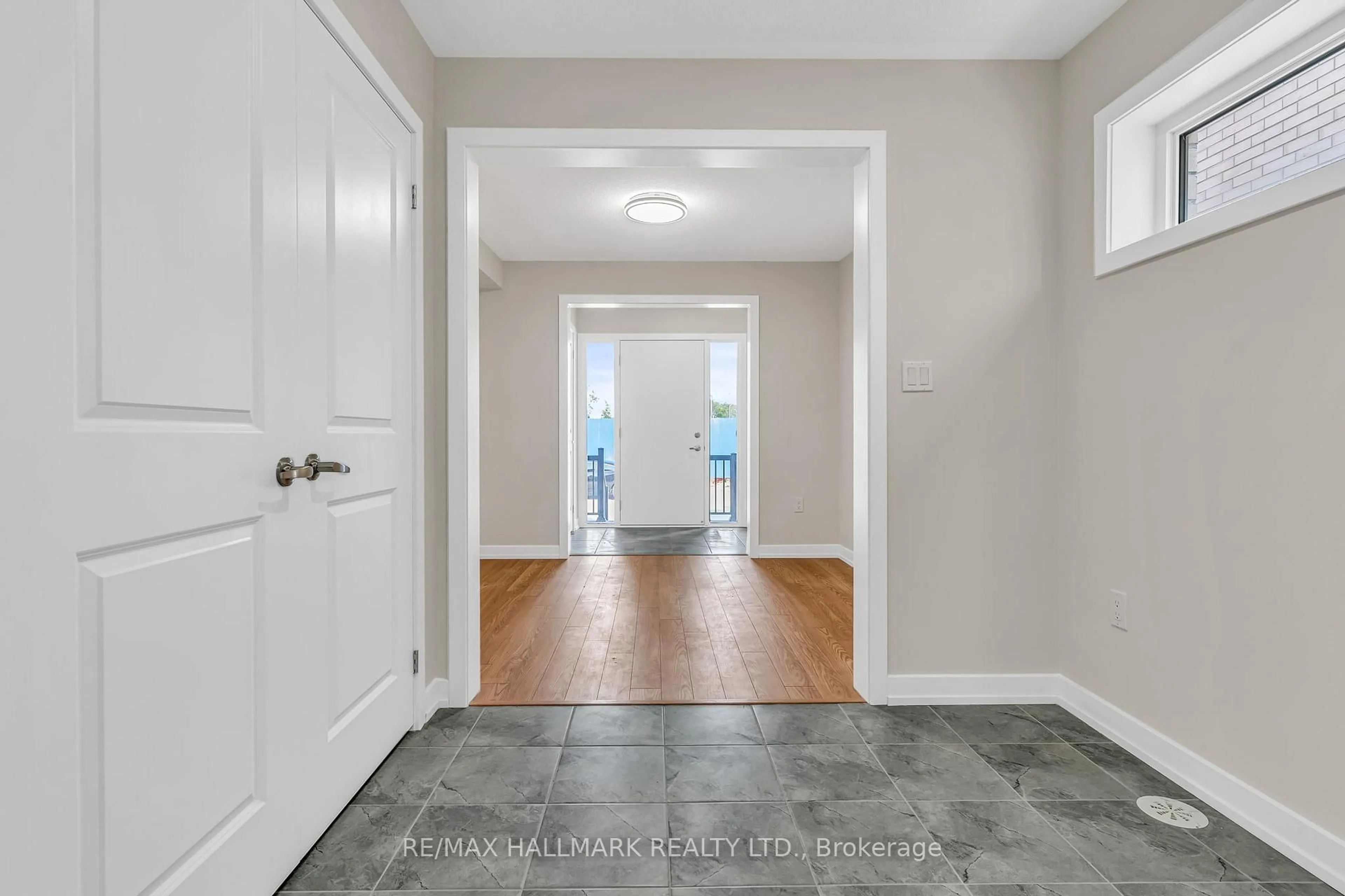 Indoor entryway for 26 Dandara Gate, Vaughan Ontario L4L 1V8