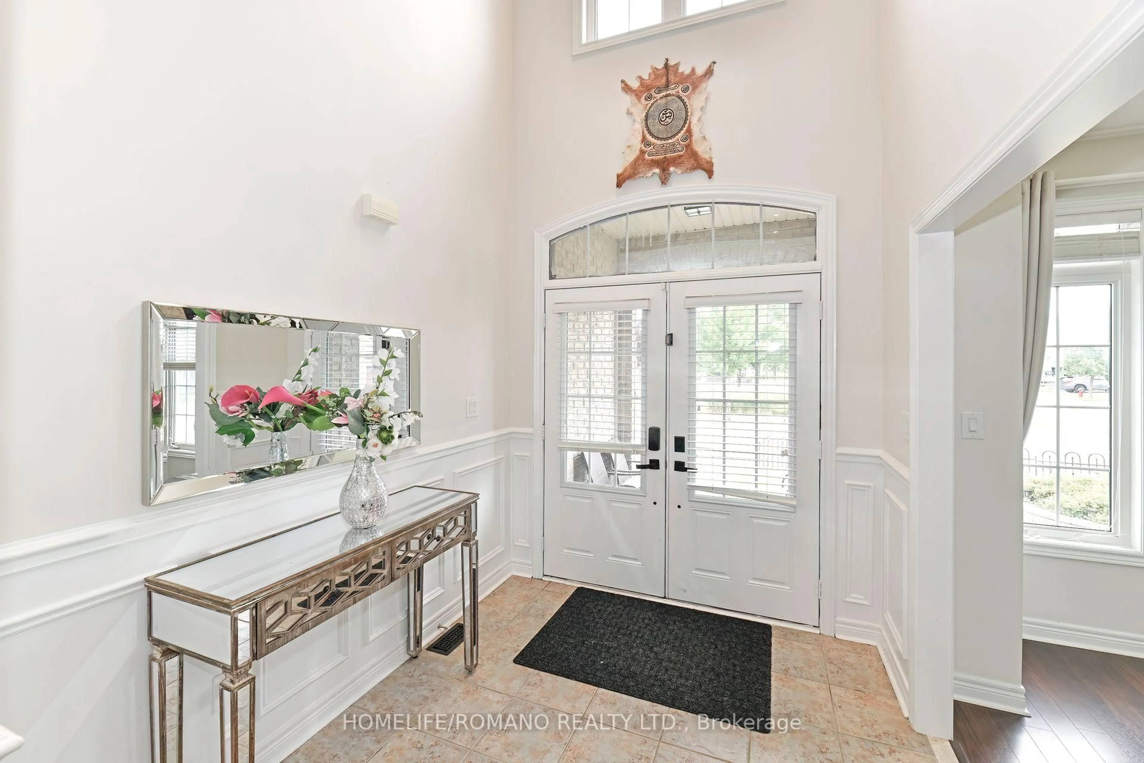 Indoor entryway for 24 Faris St, Bradford West Gwillimbury Ontario L3Z 0B4