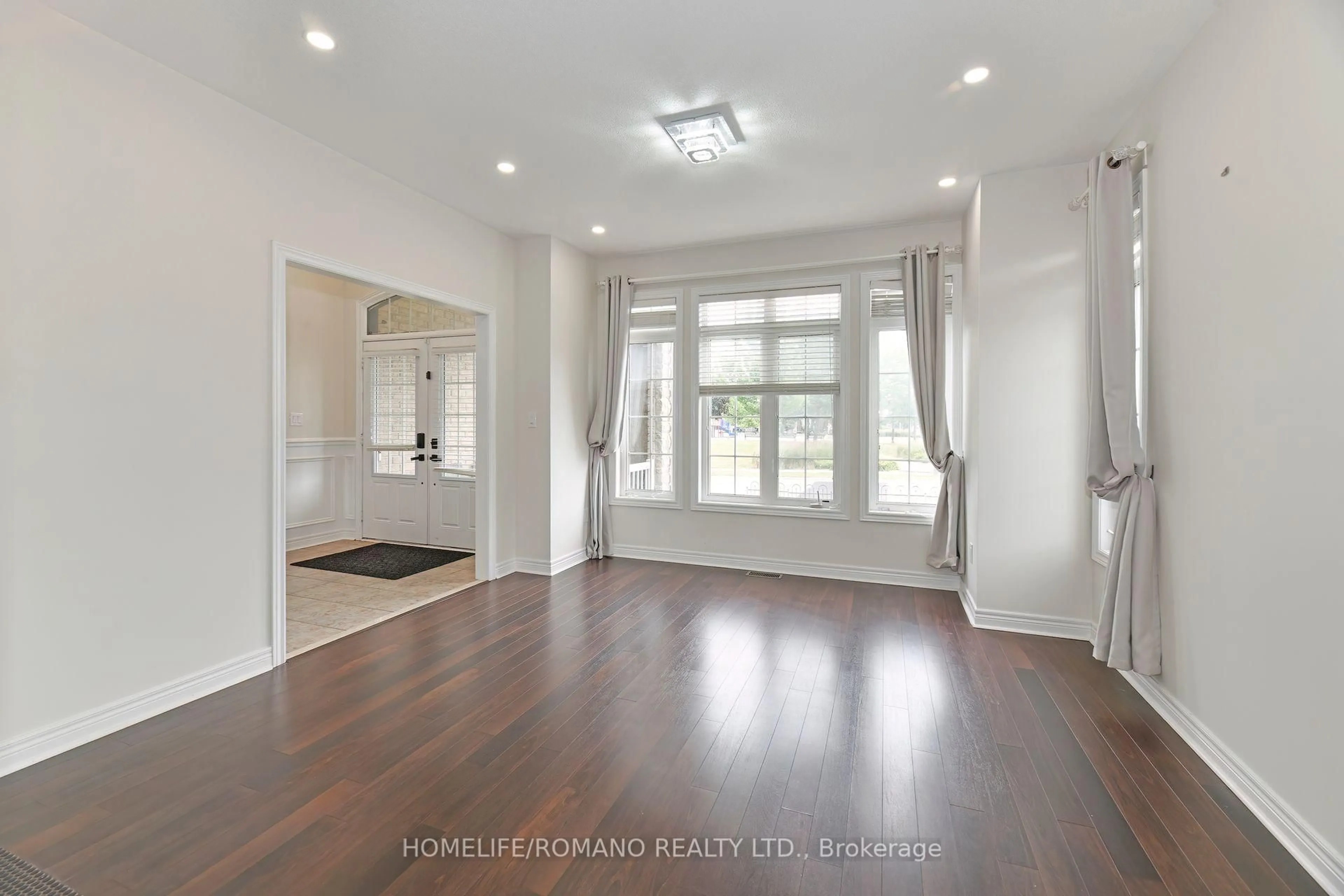 Indoor entryway for 24 Faris St, Bradford West Gwillimbury Ontario L3Z 0B4
