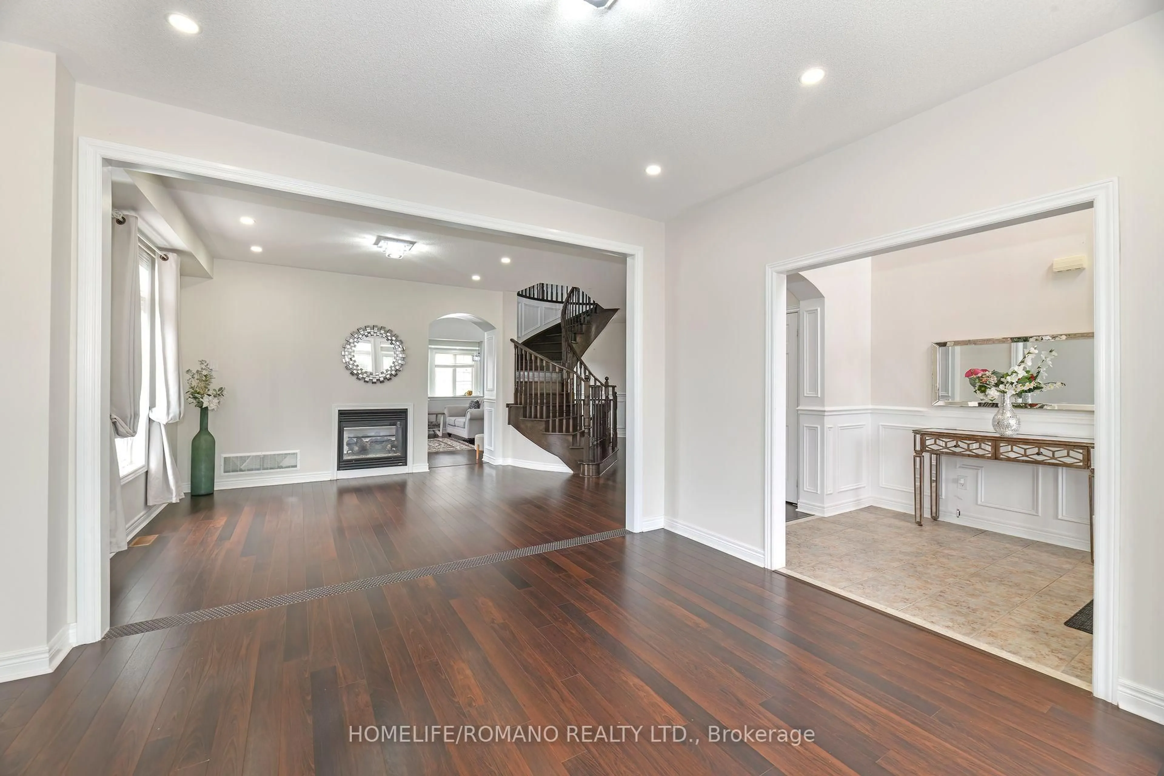 Indoor entryway for 24 Faris St, Bradford West Gwillimbury Ontario L3Z 0B4