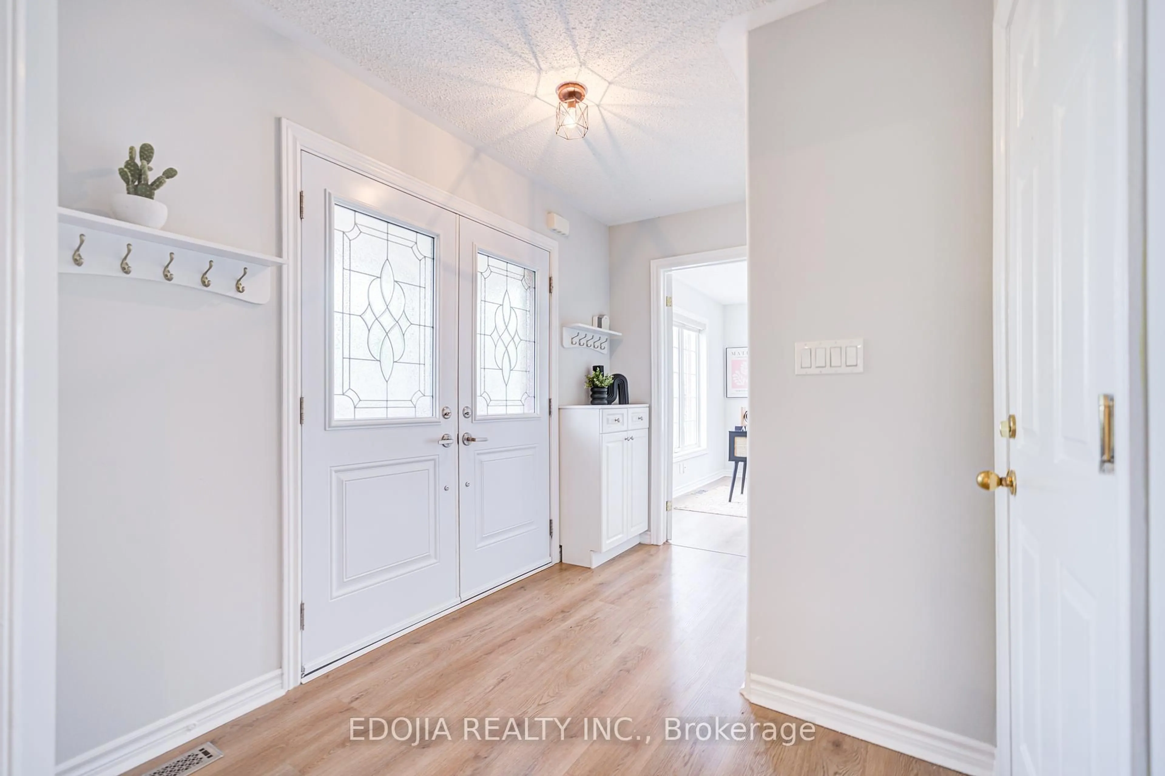 Indoor entryway for 5 Patullo Ave, Richmond Hill Ontario L4S 2S8