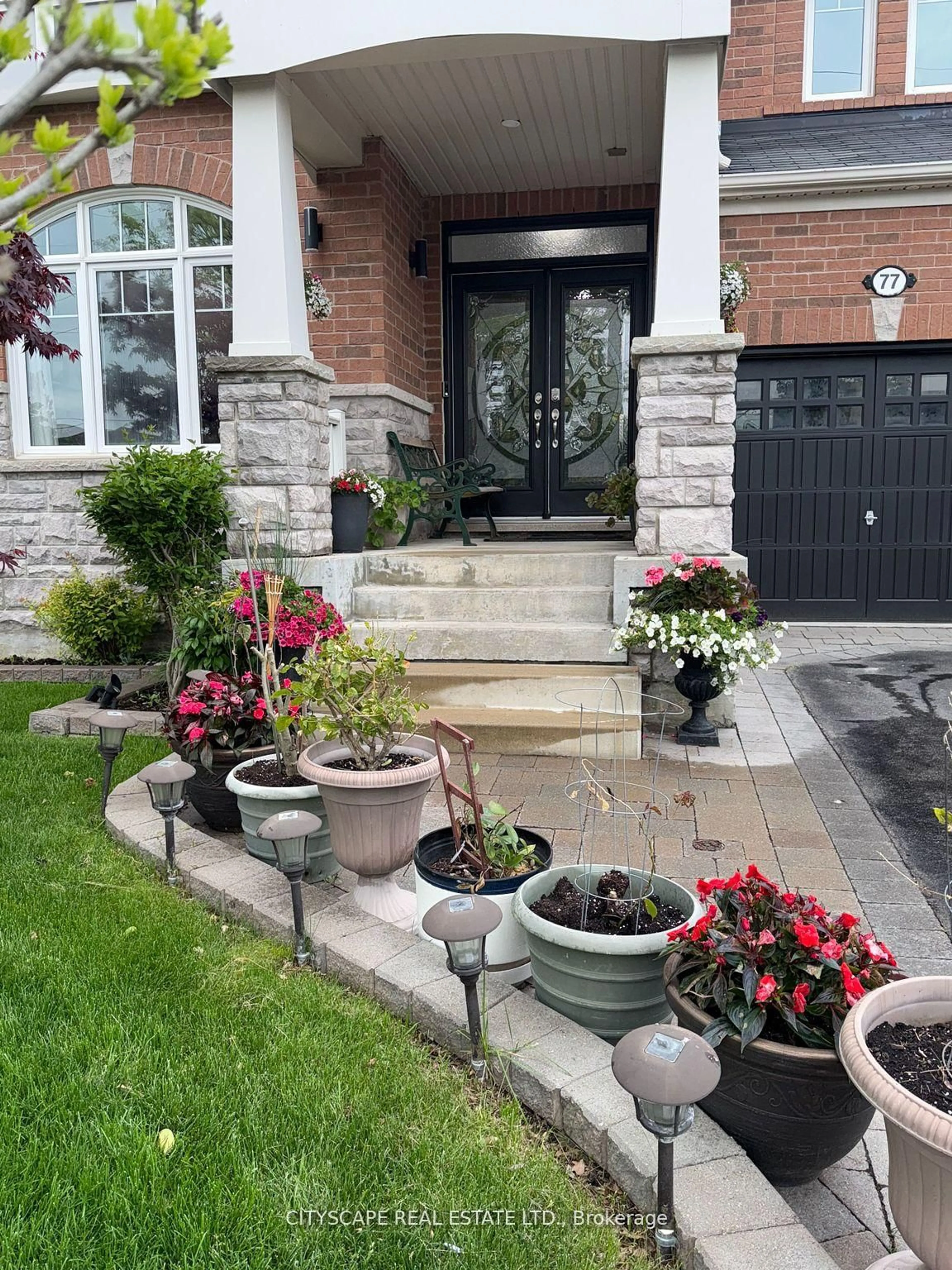 Unknown for 77 Bulmer Cres, Newmarket Ontario L3X 3K1