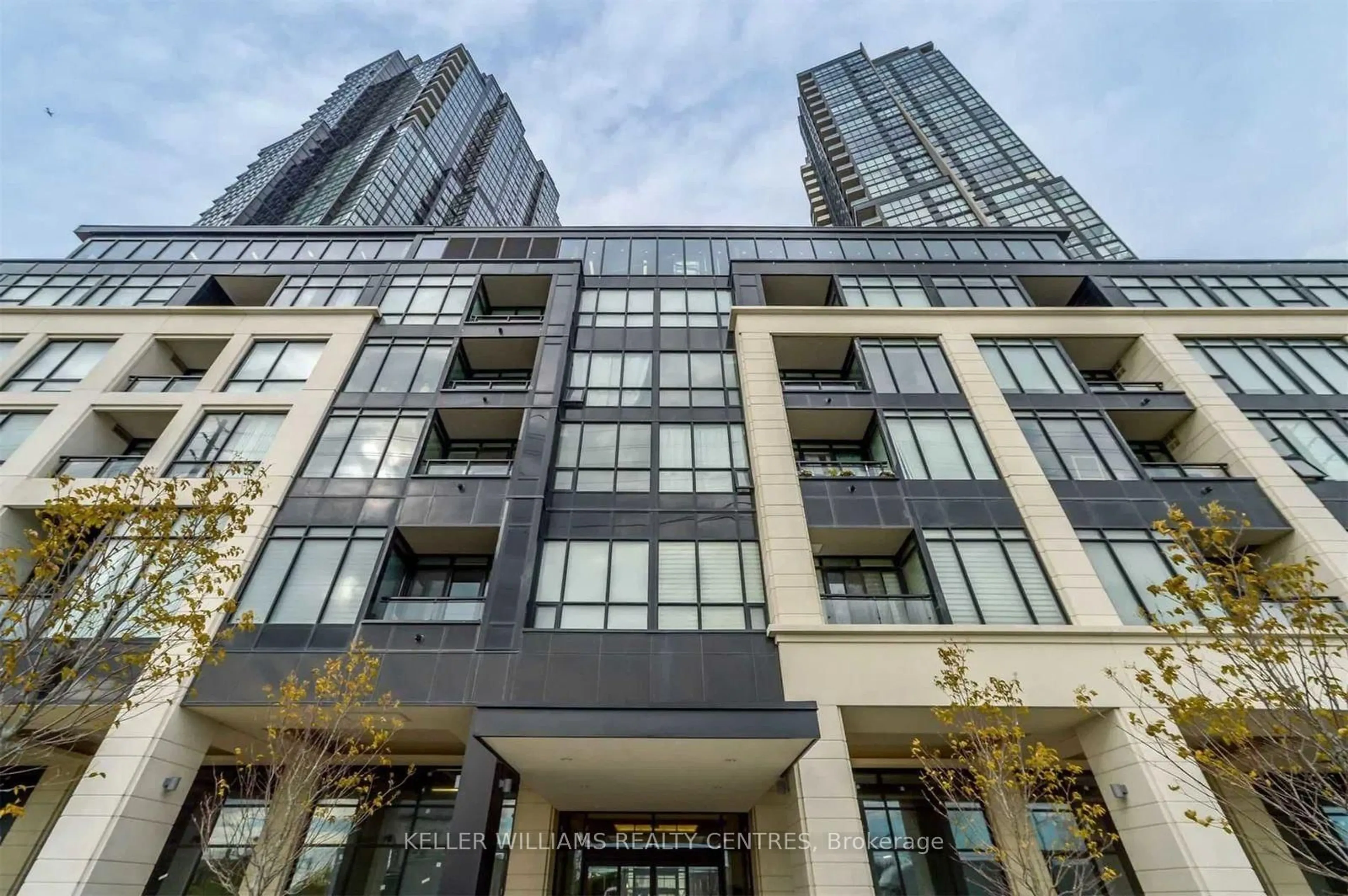 Indoor foyer for 2900 Highway 7 Highway #6, Vaughan Ontario L4K 0G3