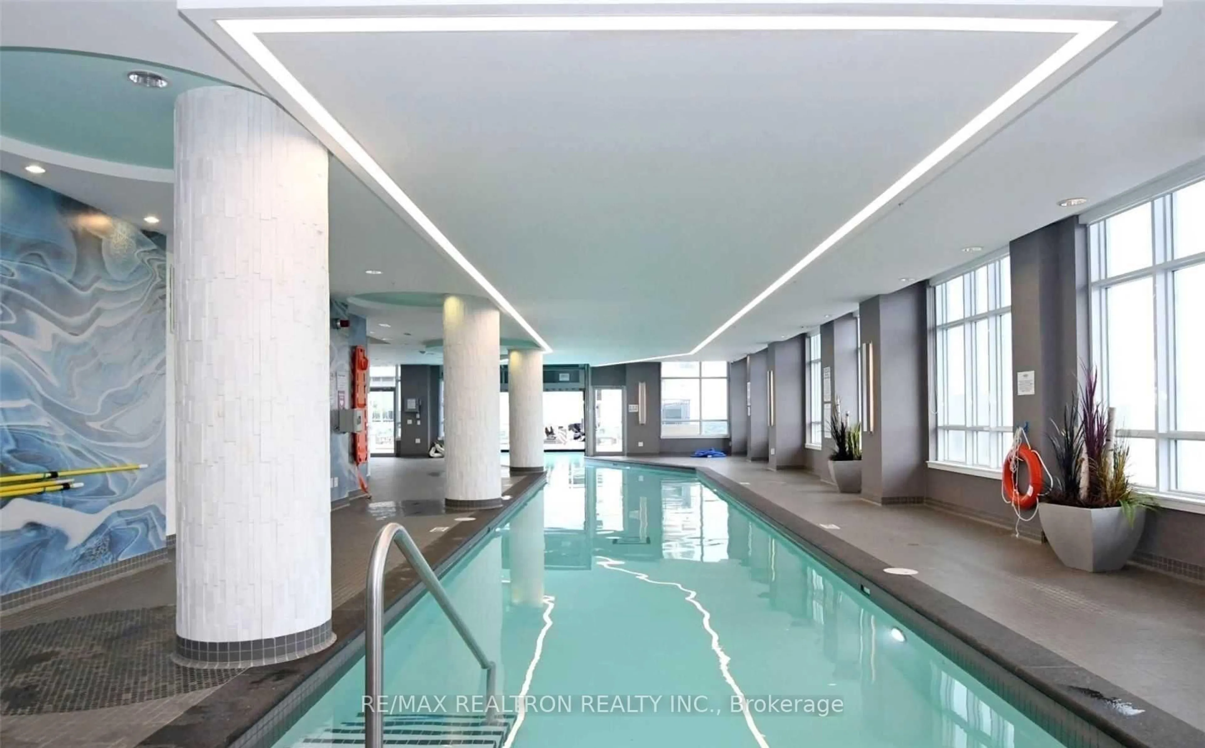 Pool for 9201 yonge St #2105, Richmond Hill Ontario L4C 1H9