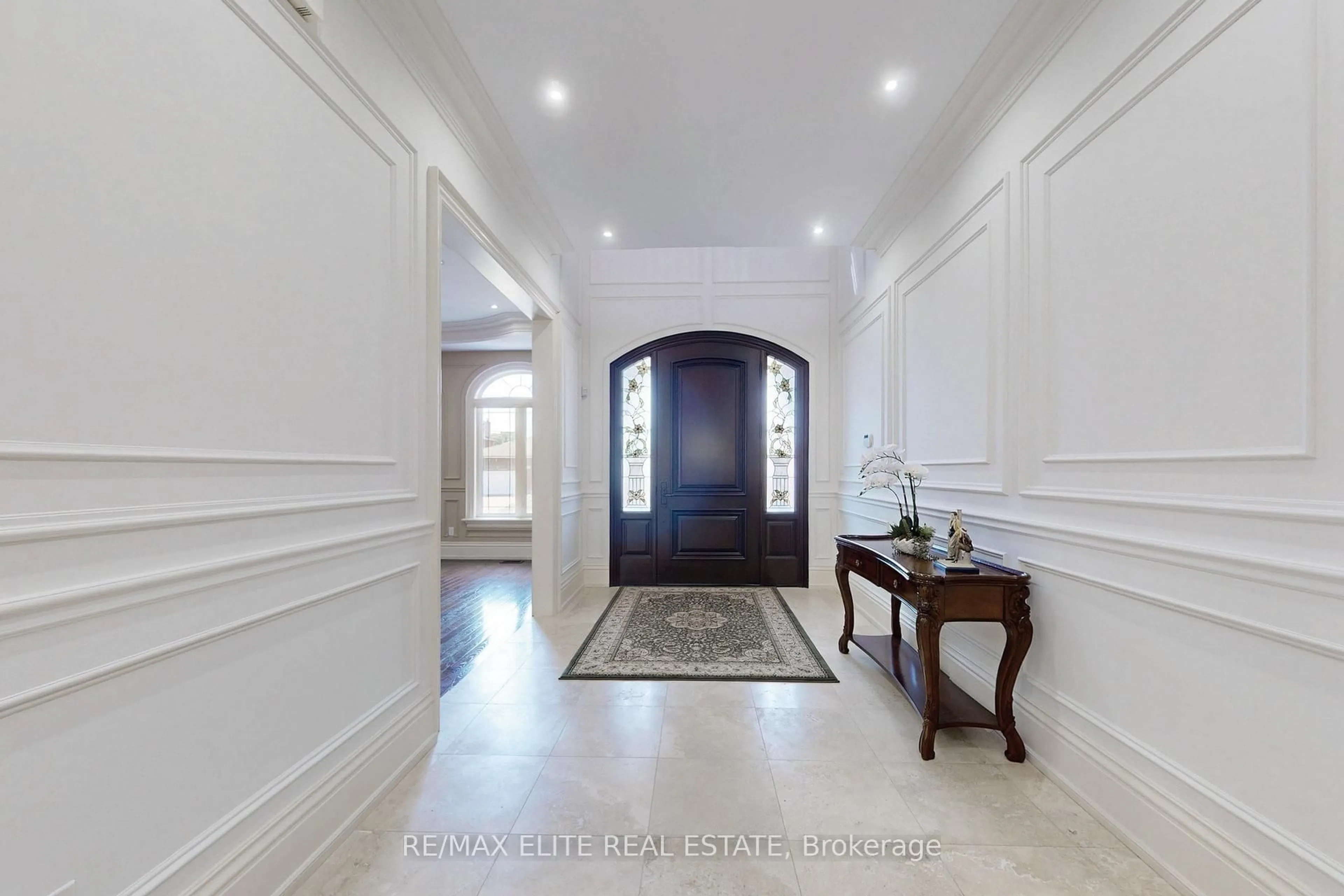 Indoor entryway for 34 May Ave, Richmond Hill Ontario L4C 3S6