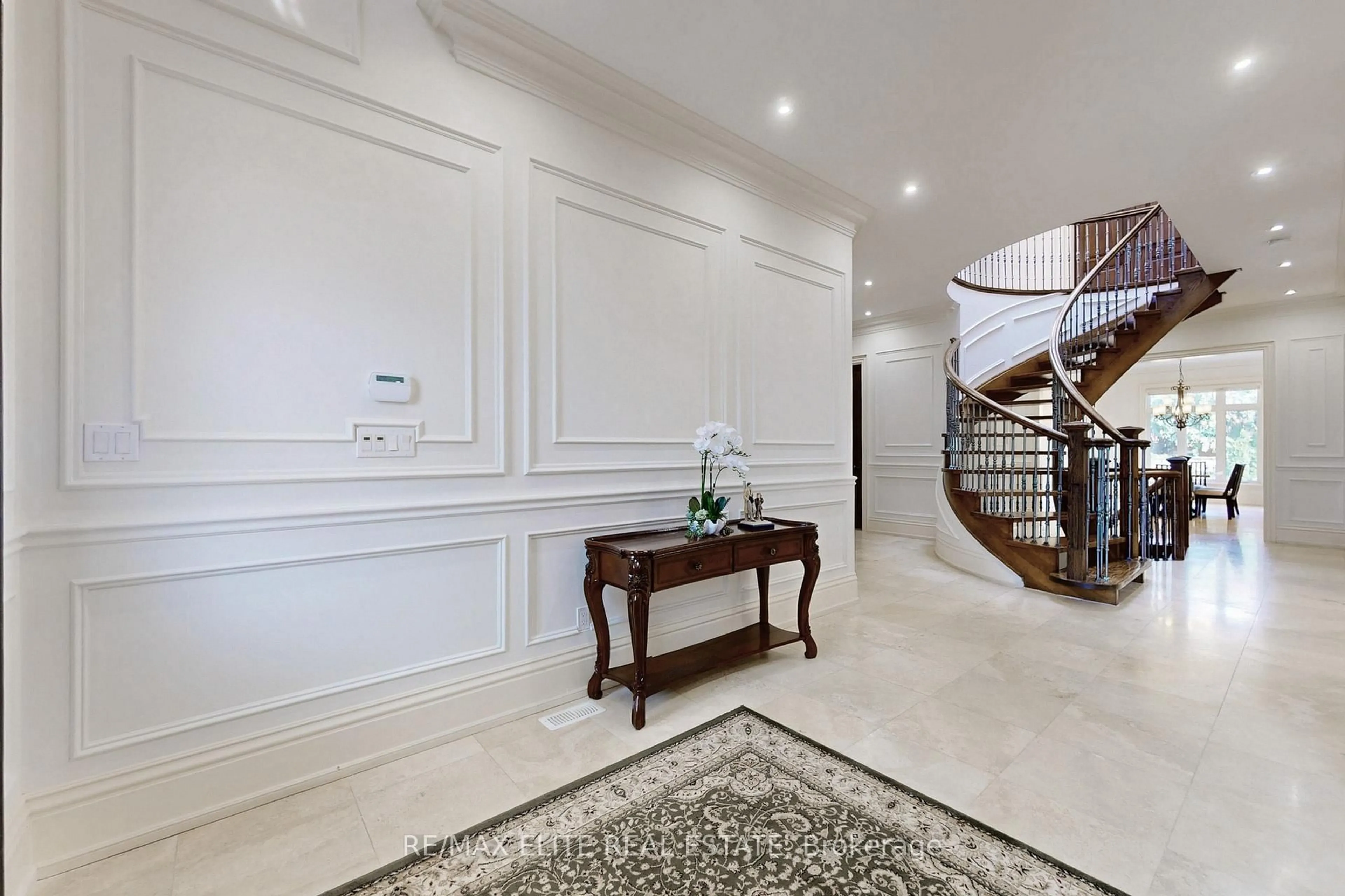 Indoor foyer for 34 May Ave, Richmond Hill Ontario L4C 3S6