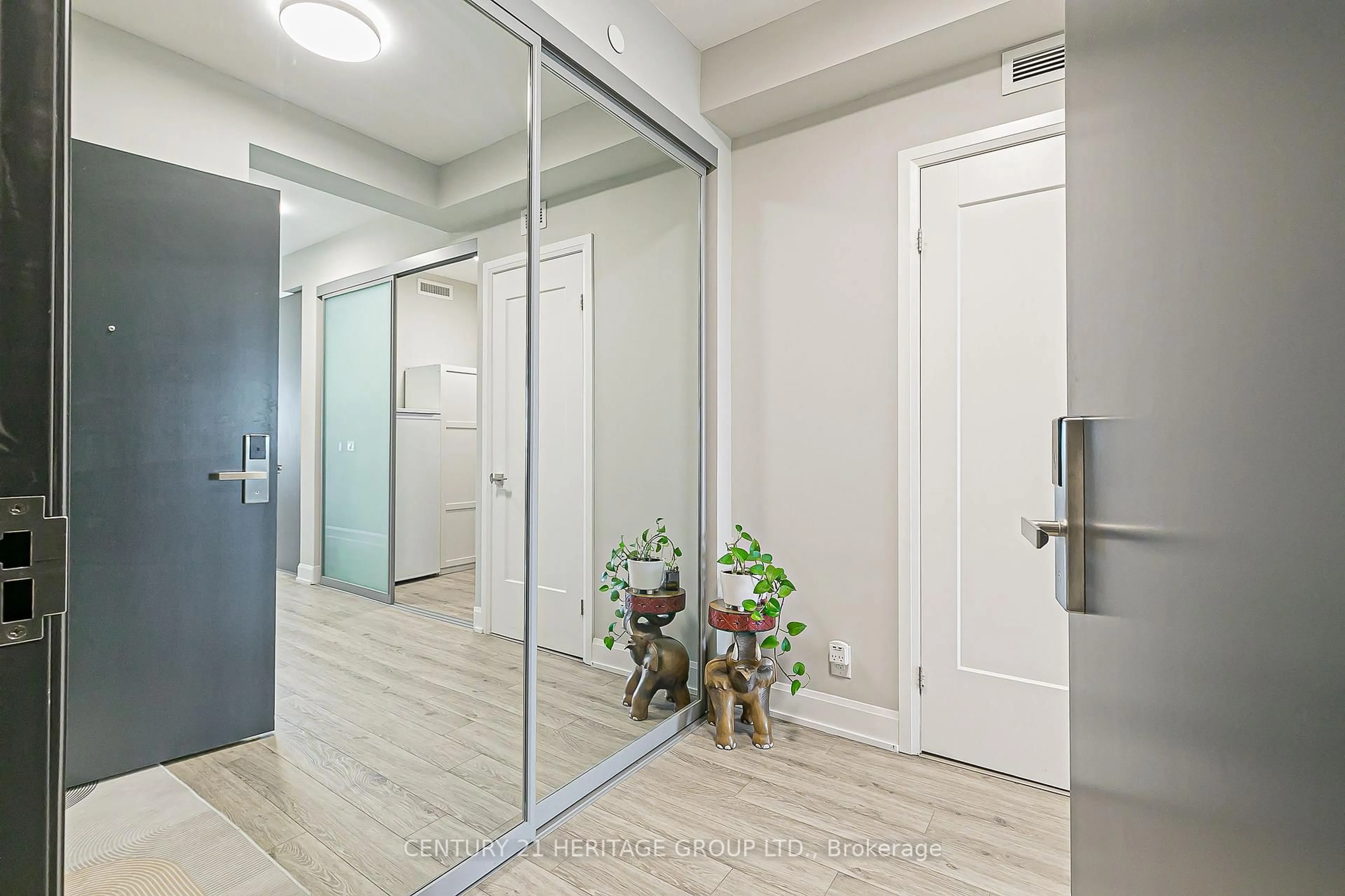 Indoor entryway for 12 Gandhi Lane #1506, Markham Ontario L3T 0G8