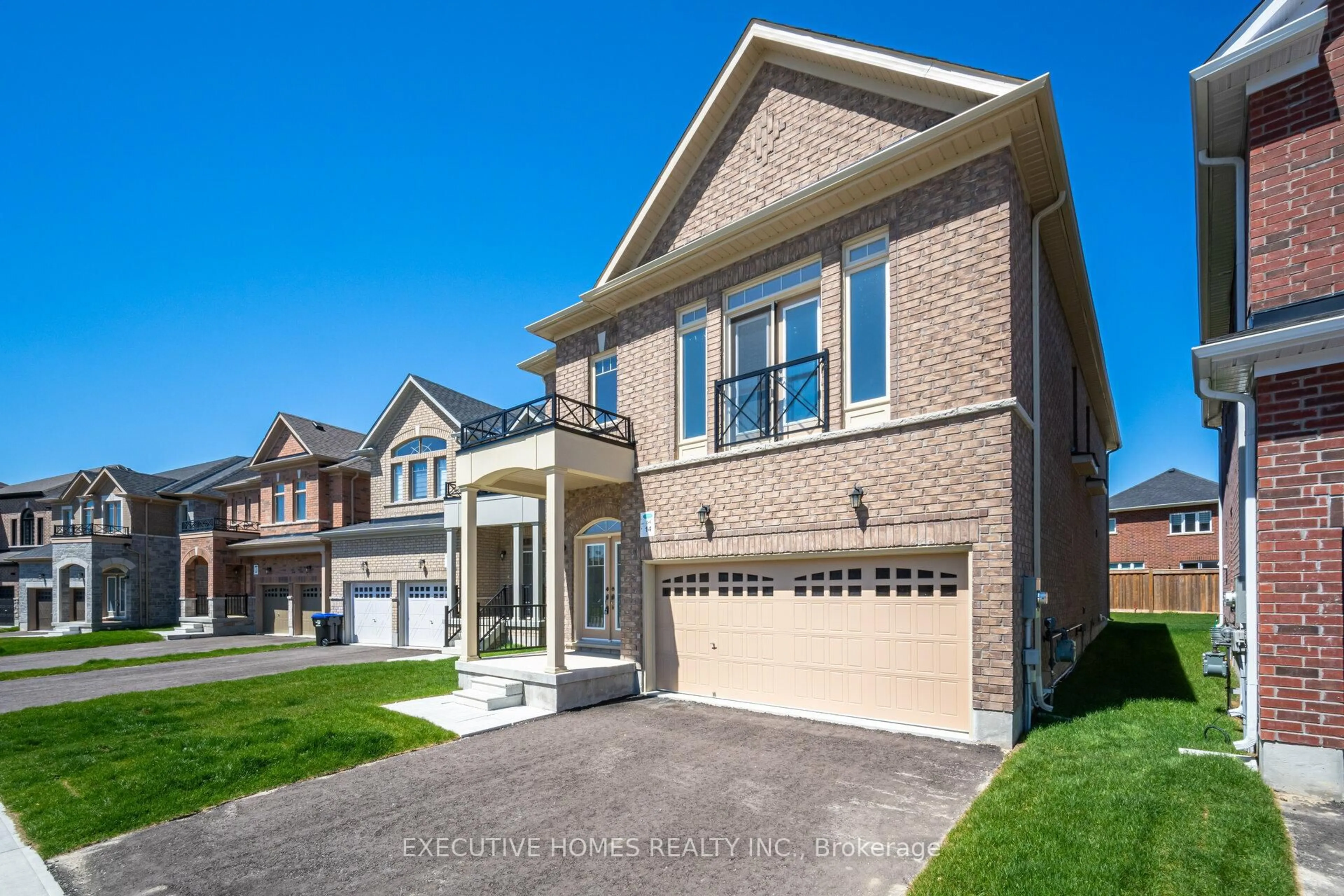Home with brick exterior material, street for 14 Mac Campbell Way, Bradford West Gwillimbury Ontario L3Z 4M7
