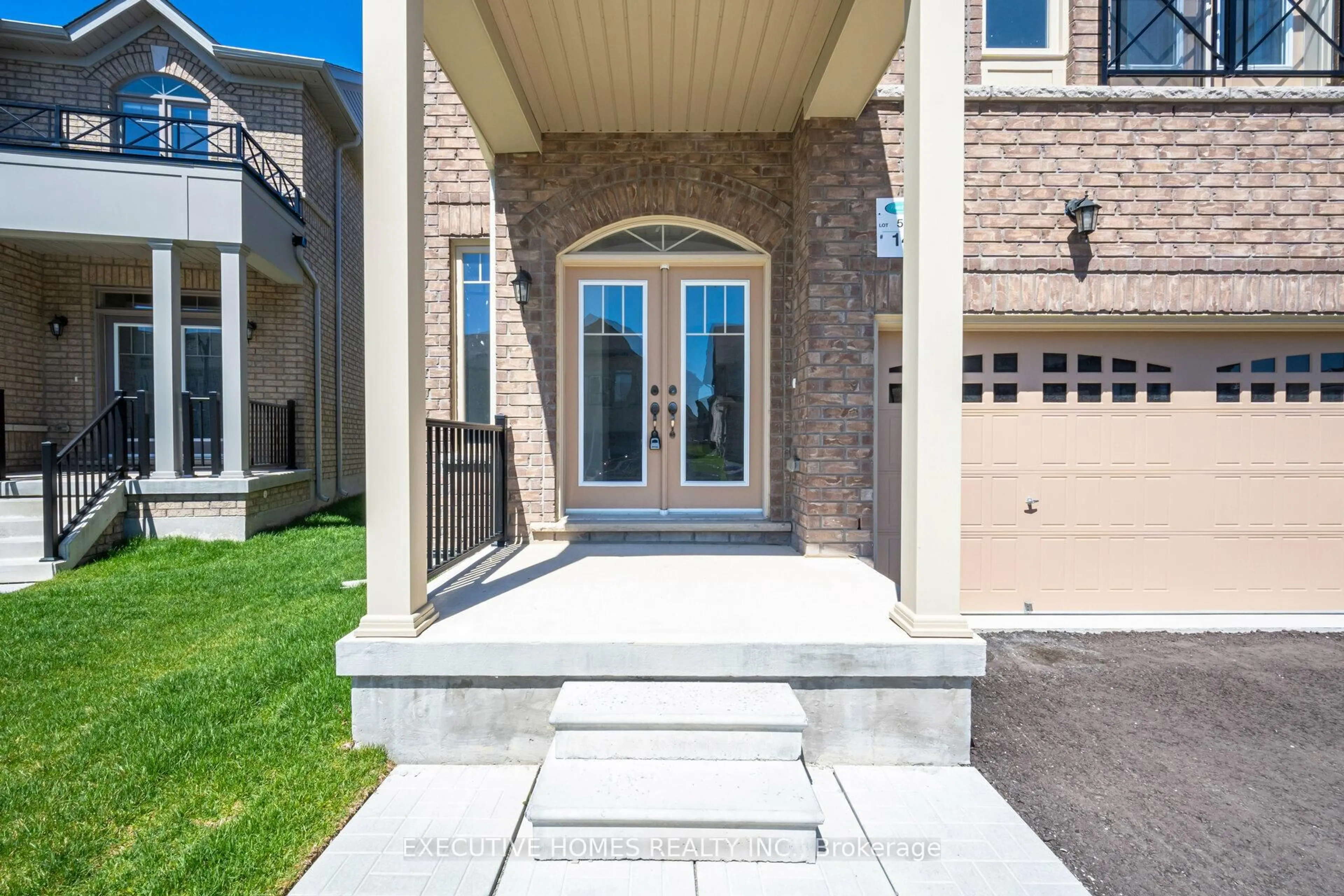 Indoor entryway for 14 Mac Campbell Way, Bradford West Gwillimbury Ontario L3Z 4M7