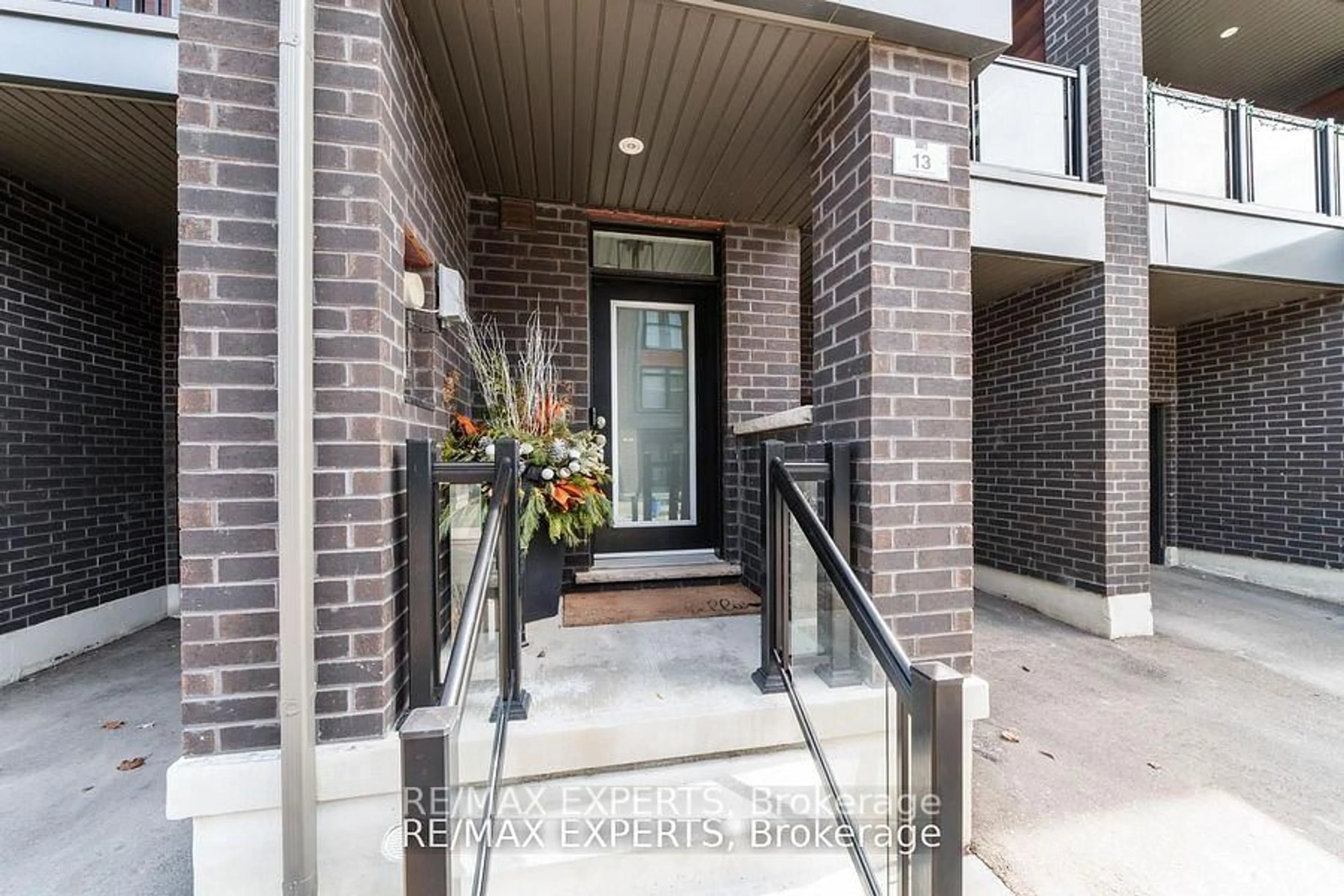 Indoor entryway for 13 Shatner Turnabout Cres, Vaughan Ontario L4L 0M4