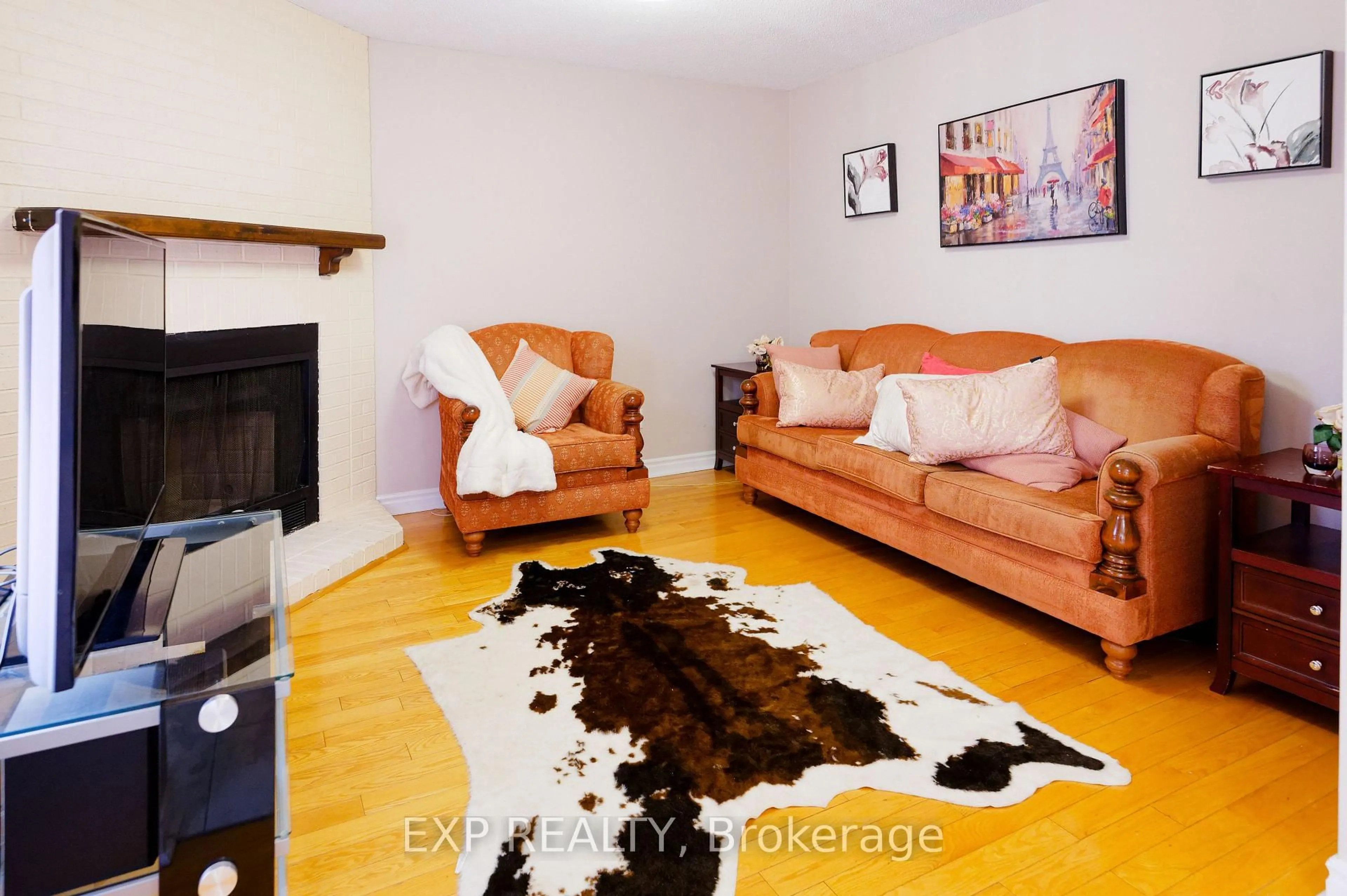 Living room with furniture, unknown for 24 Jaffray Rd, Markham Ontario L3S 1G7