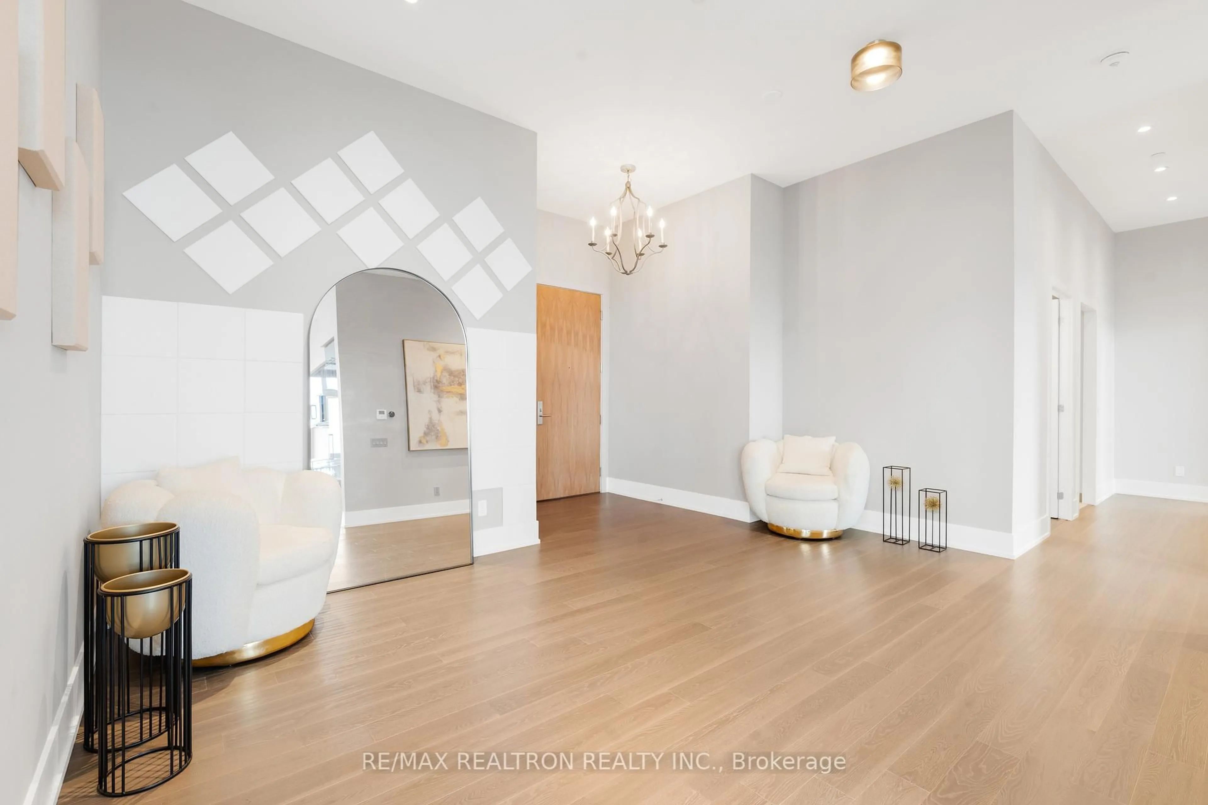 Indoor entryway for 1 Grandview Ave #PH1, Markham Ontario L3T 0G7