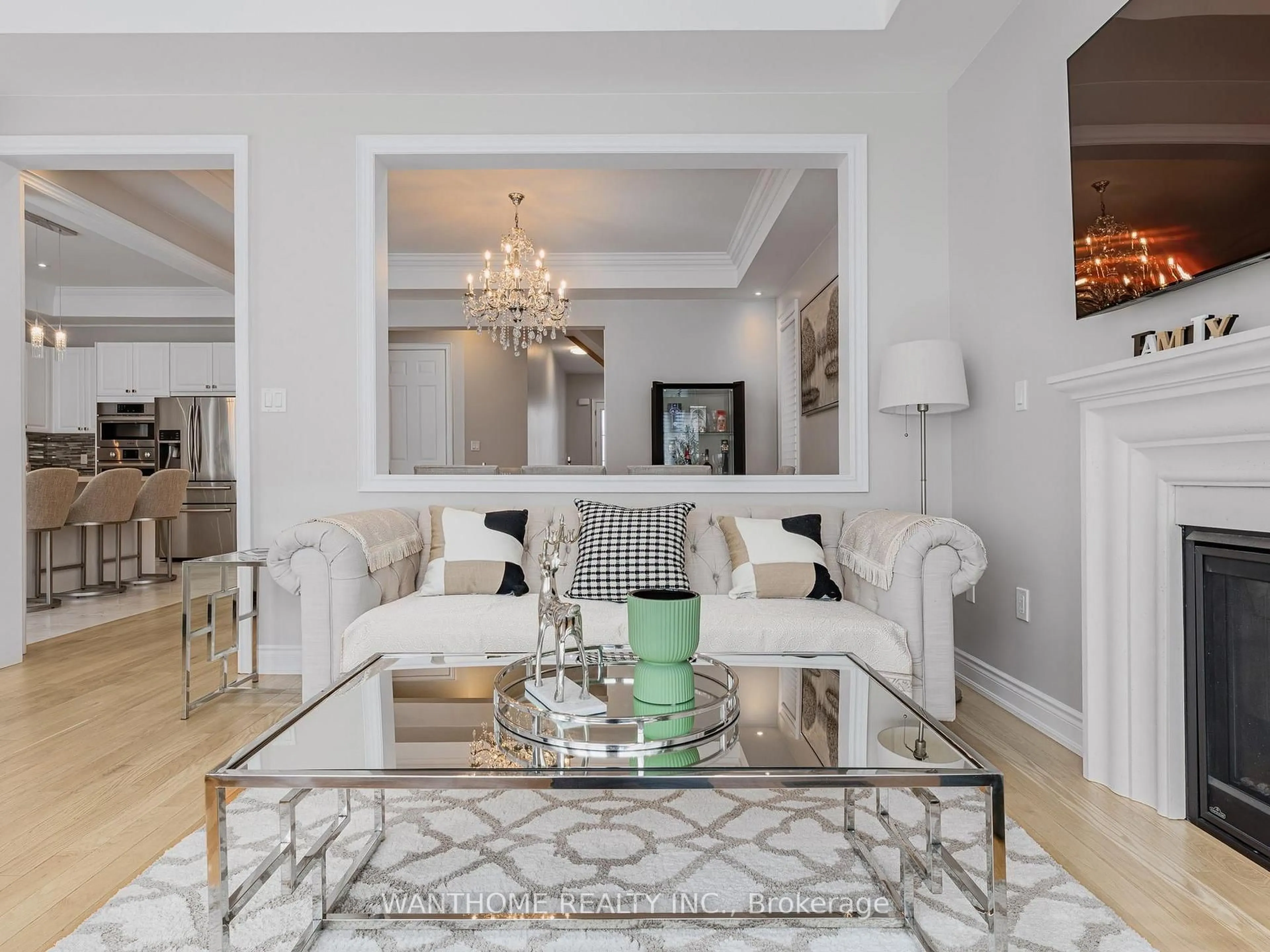 Living room with furniture, ceramic/tile floor for 45 Giardina Cres, Richmond Hill Ontario L4B 0G1
