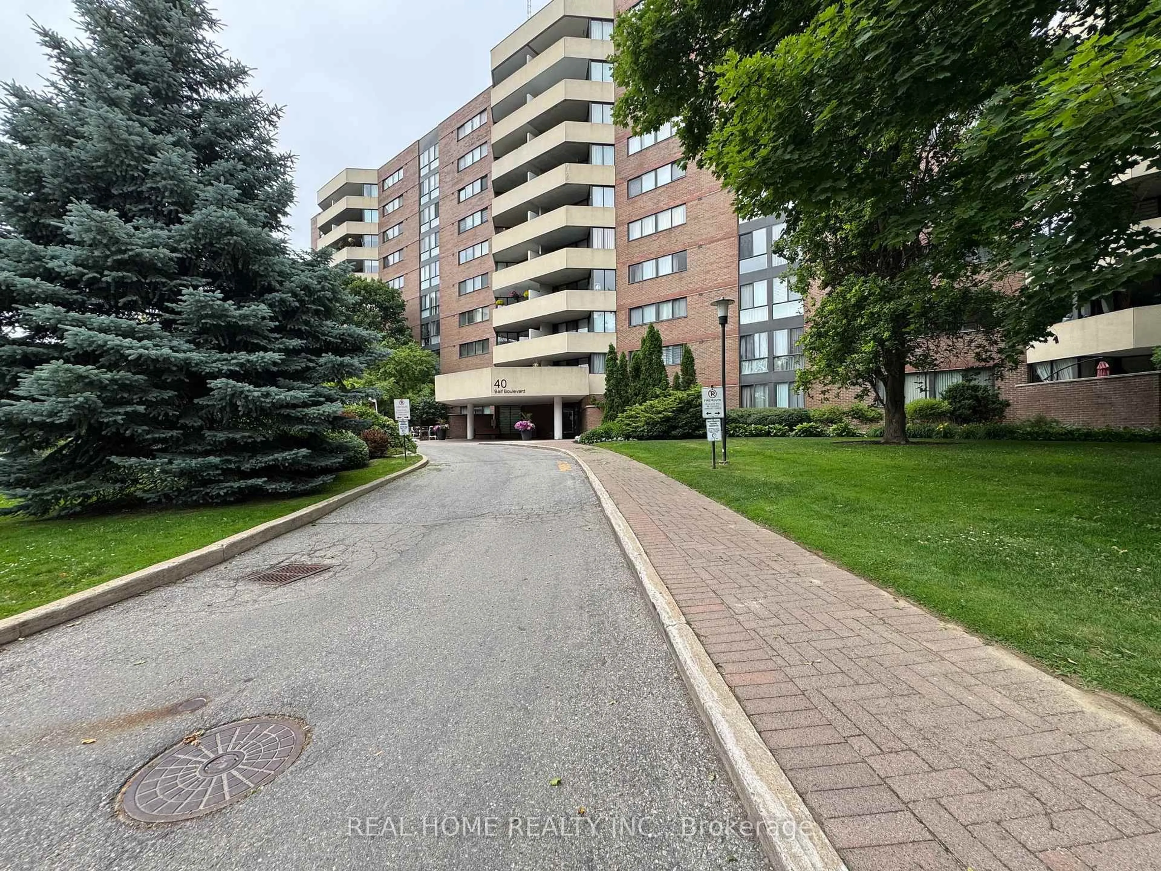 A pic from outside/outdoor area/front of a property/back of a property/a pic from drone, street for 40 Baif Blvd #713, Richmond Hill Ontario L4C 5M9