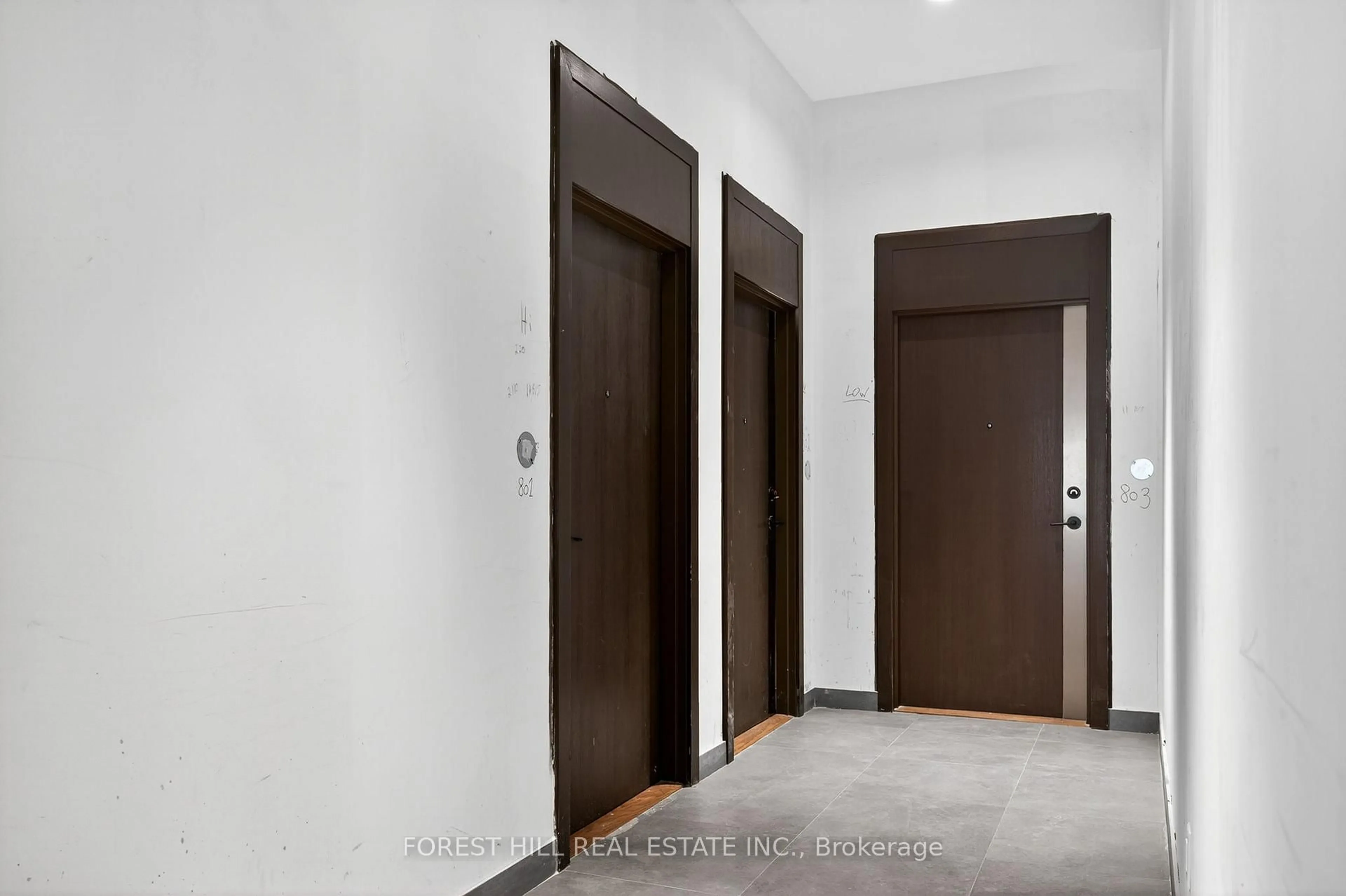 Indoor foyer for 8888 Yonge St #802, Richmond Hill Ontario L4C 5V6