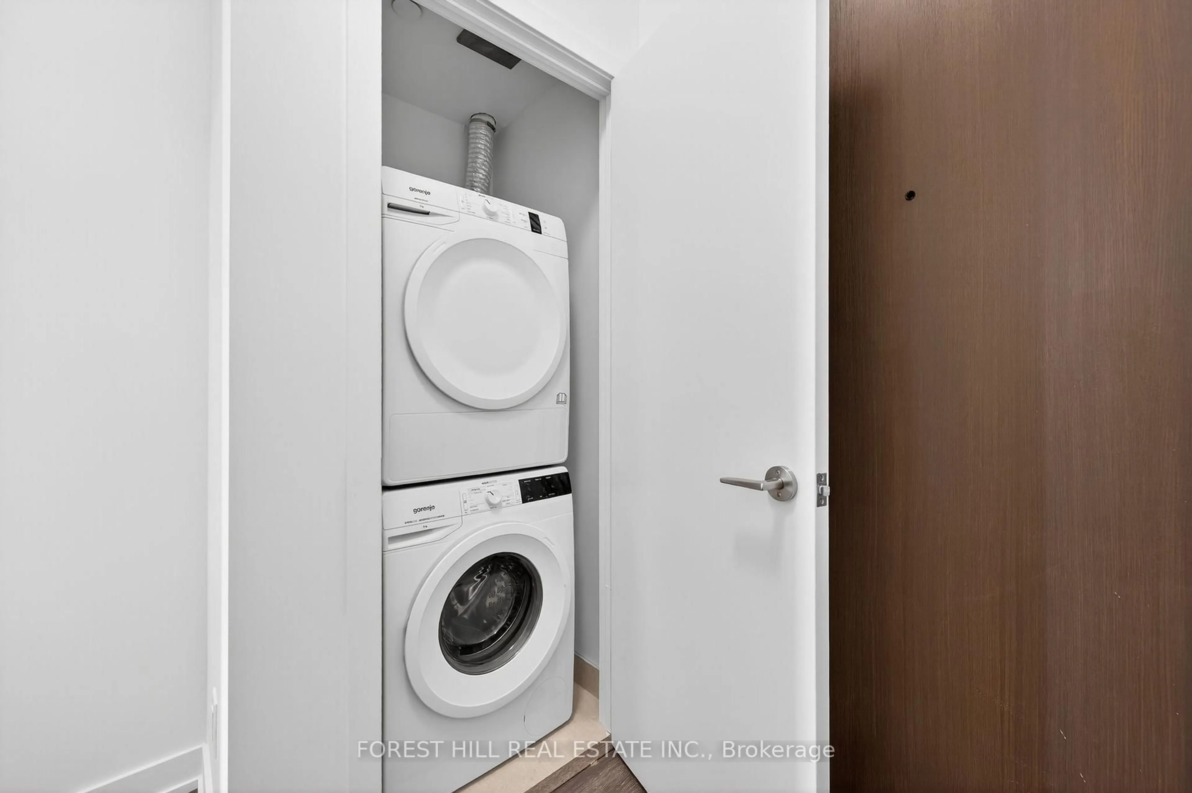 Laundry room for 8888 Yonge St #802, Richmond Hill Ontario L4C 5V6