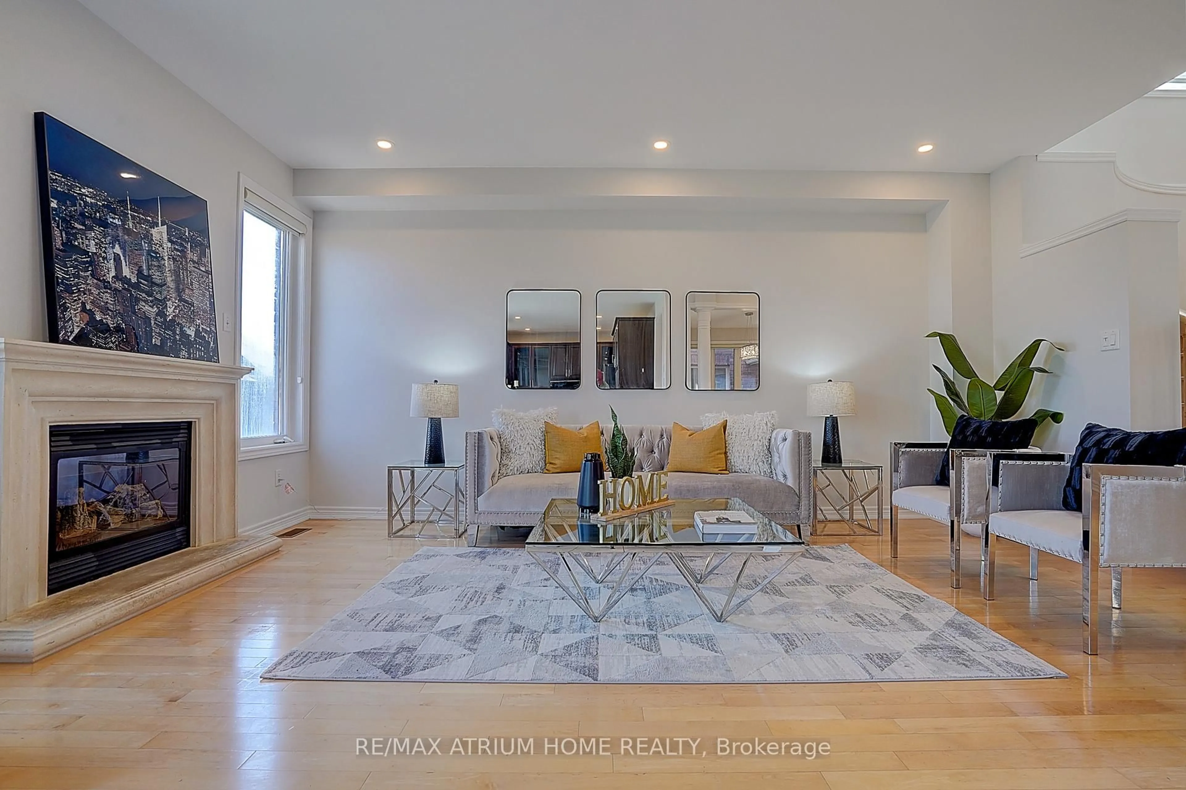 Living room with furniture, unknown for 27 Mansard Dr, Richmond Hill Ontario L4E 0L7