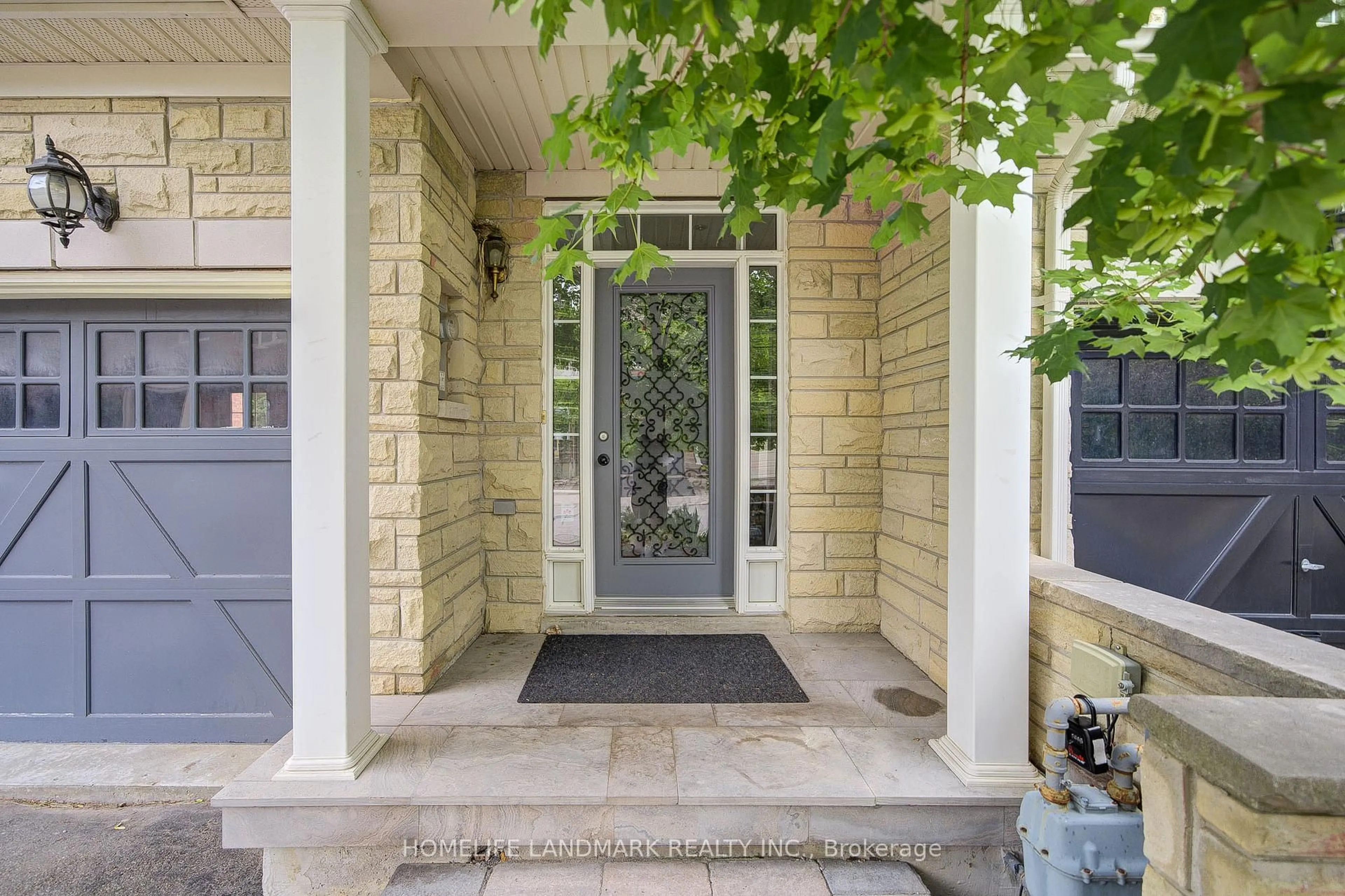 Indoor entryway for 280 Paradelle Dr #4, Richmond Hill Ontario L4E 0C9