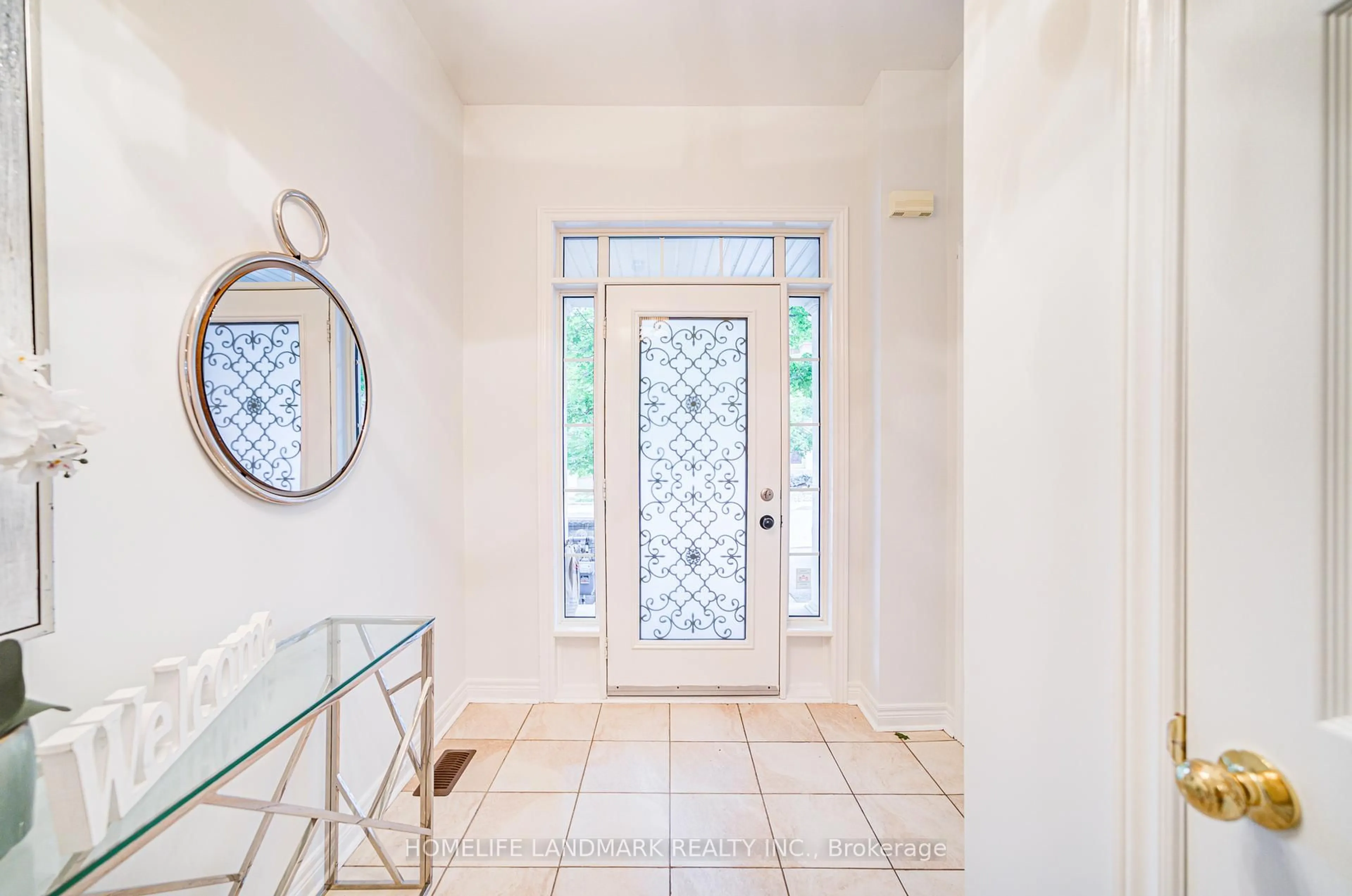 Indoor entryway for 280 Paradelle Dr #4, Richmond Hill Ontario L4E 0C9