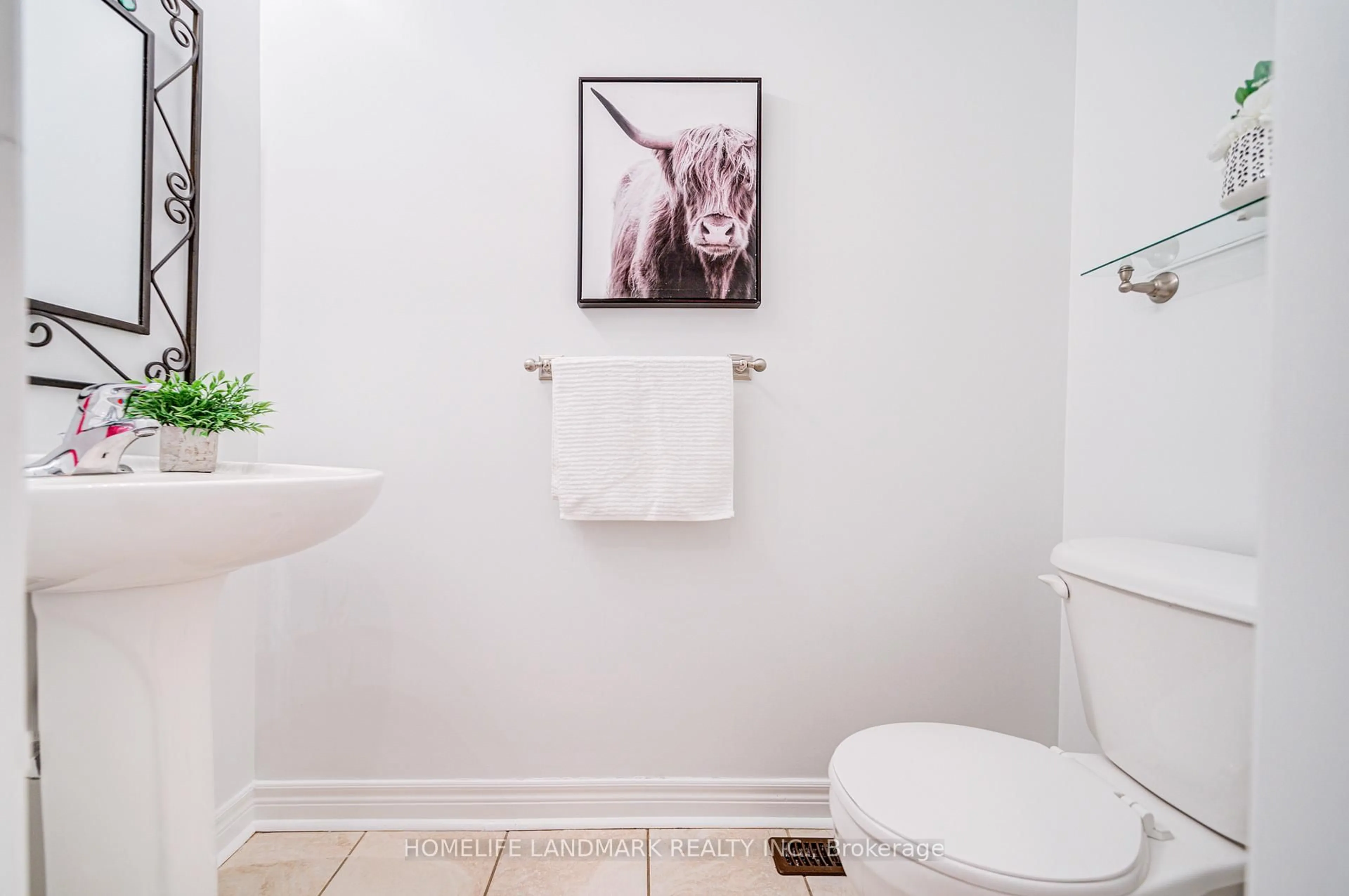 Standard bathroom, ceramic/tile floor for 280 Paradelle Dr #4, Richmond Hill Ontario L4E 0C9