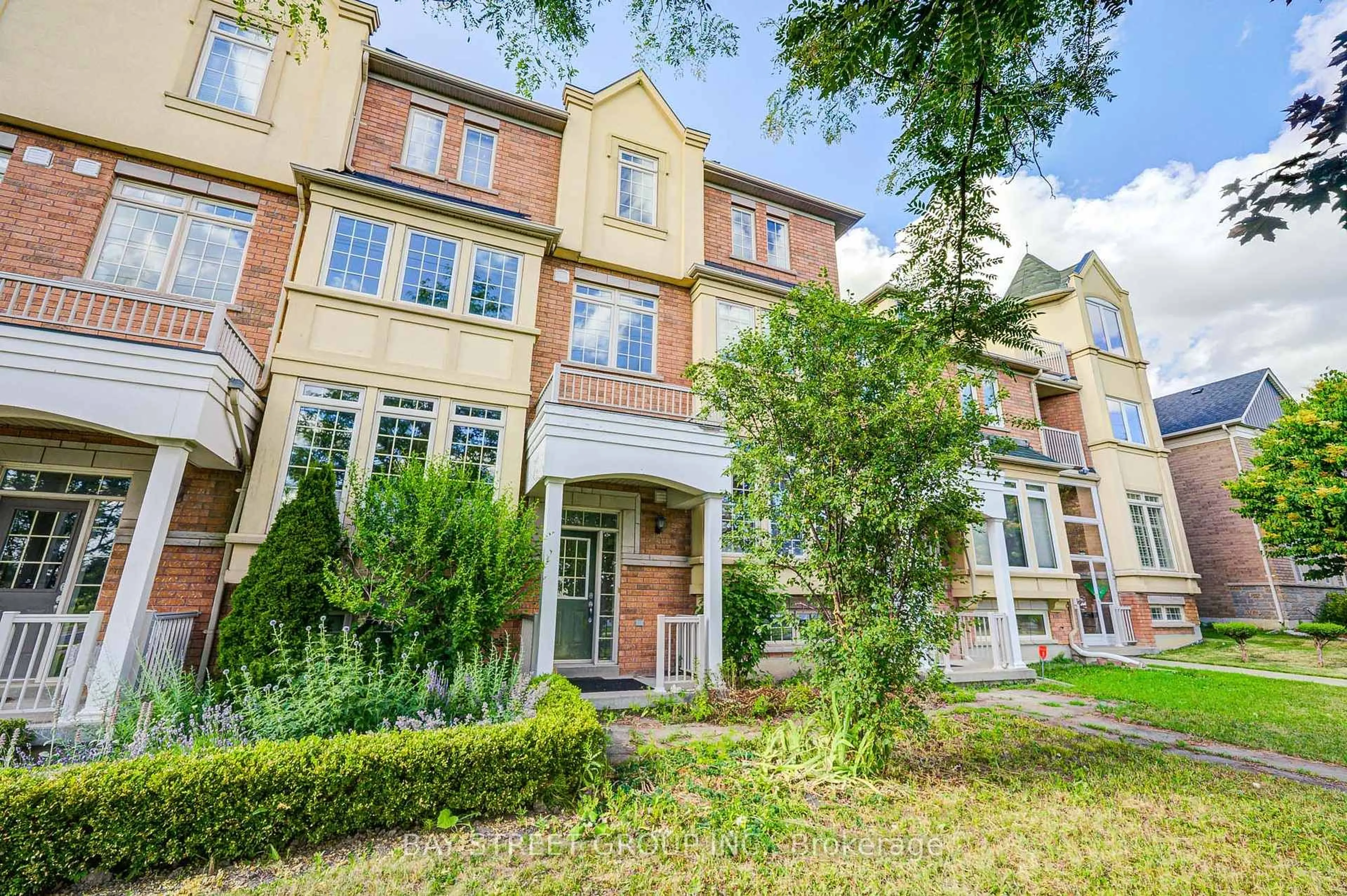 Home with brick exterior material, street for 39 Zokol Dr, Aurora Ontario L4G 0B6