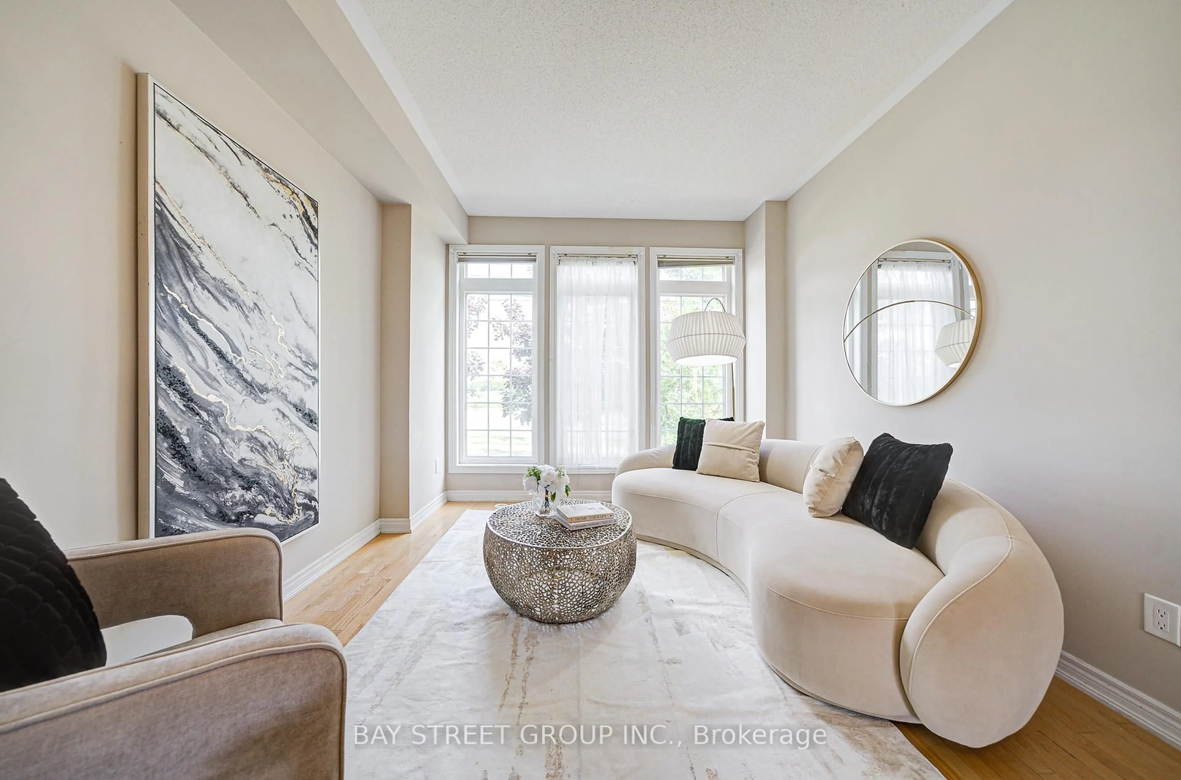 Living room with furniture, unknown for 39 Zokol Dr, Aurora Ontario L4G 0B6