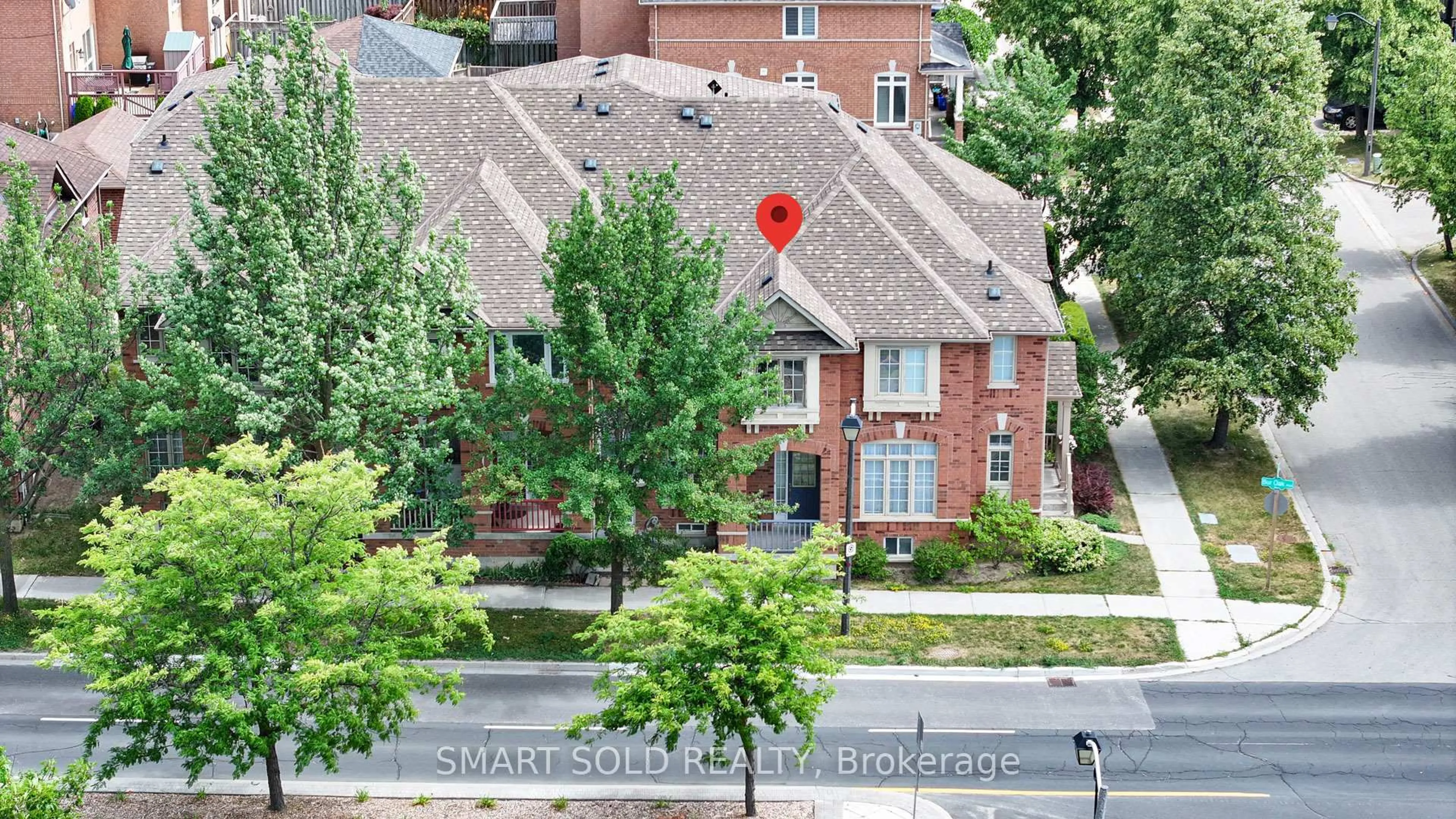 A pic from outside/outdoor area/front of a property/back of a property/a pic from drone, street for 75 Bur Oak Ave, Markham Ontario L6C 2E5
