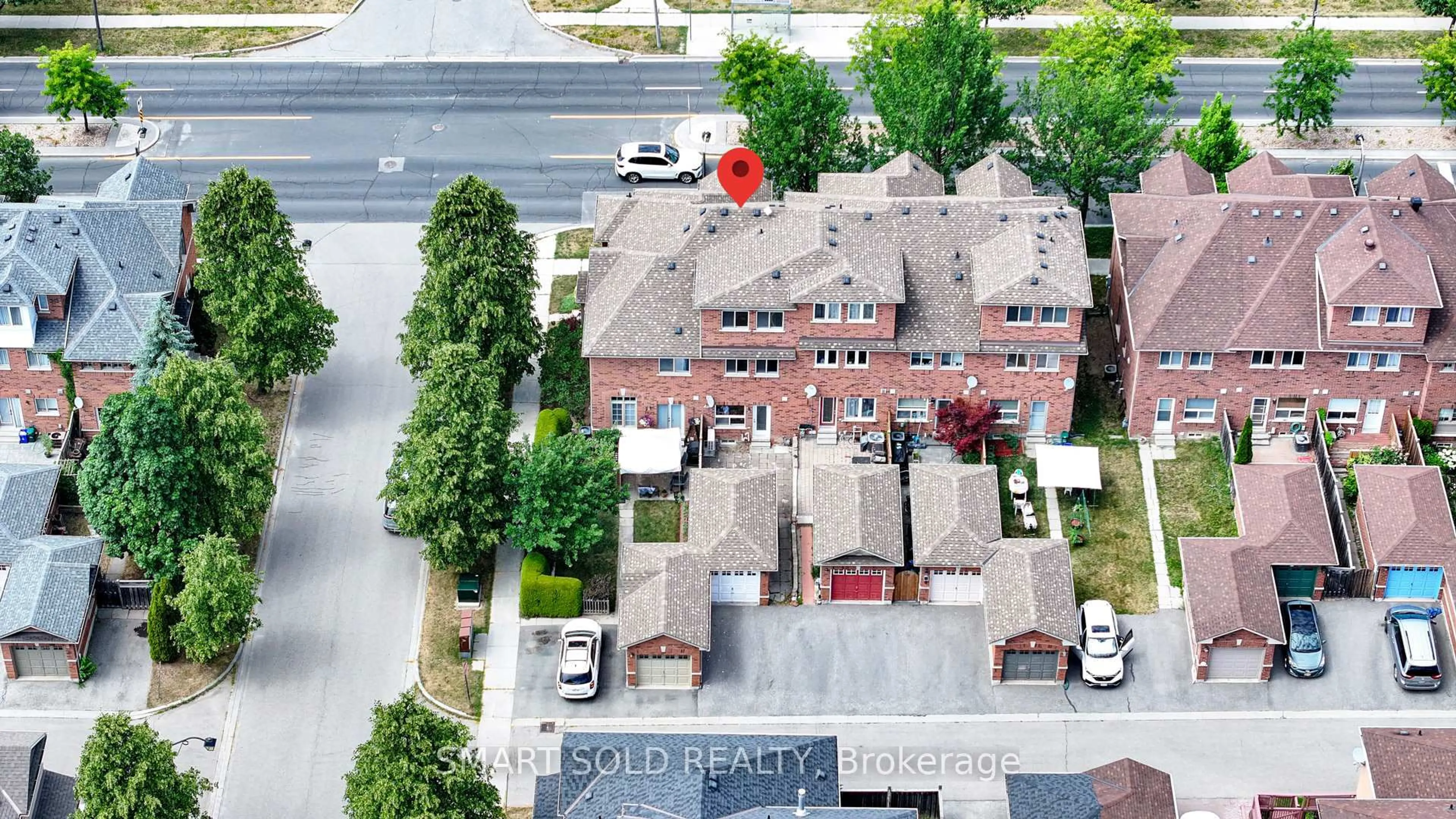 A pic from outside/outdoor area/front of a property/back of a property/a pic from drone, street for 75 Bur Oak Ave, Markham Ontario L6C 2E5