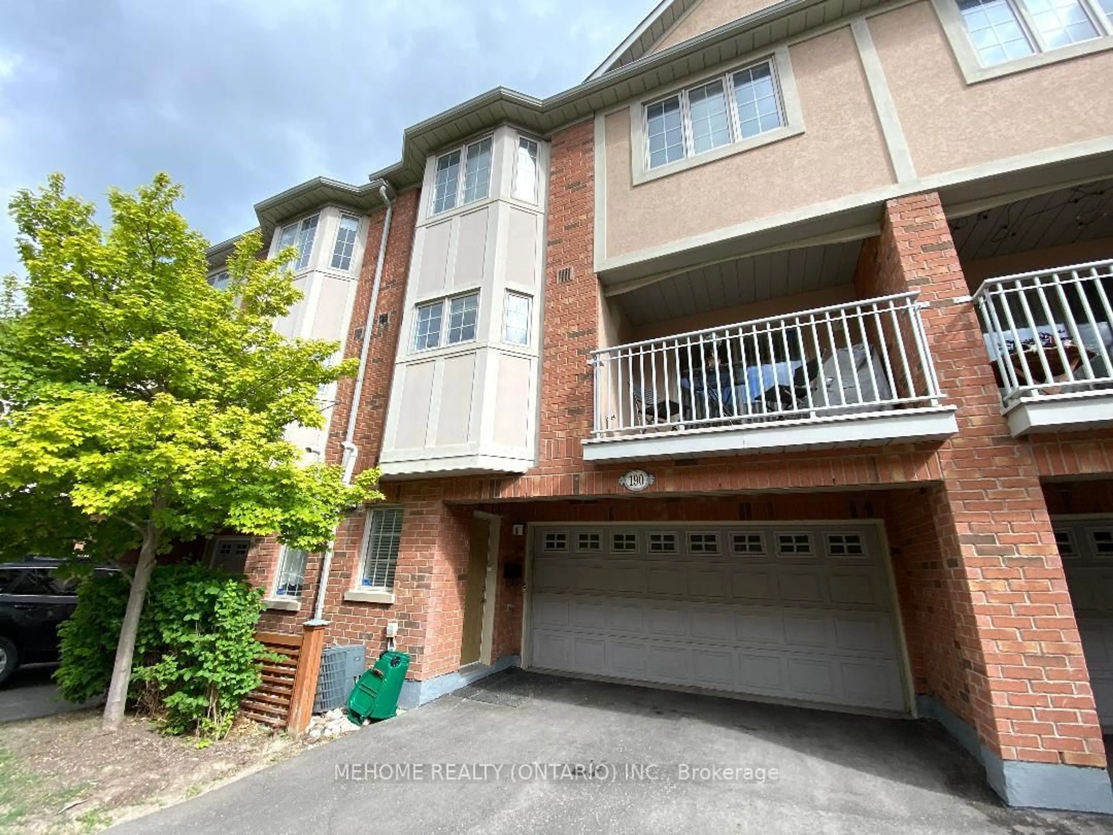 A pic from outside/outdoor area/front of a property/back of a property/a pic from drone, street for 190 Legends Way, Markham Ontario L3R 6A9