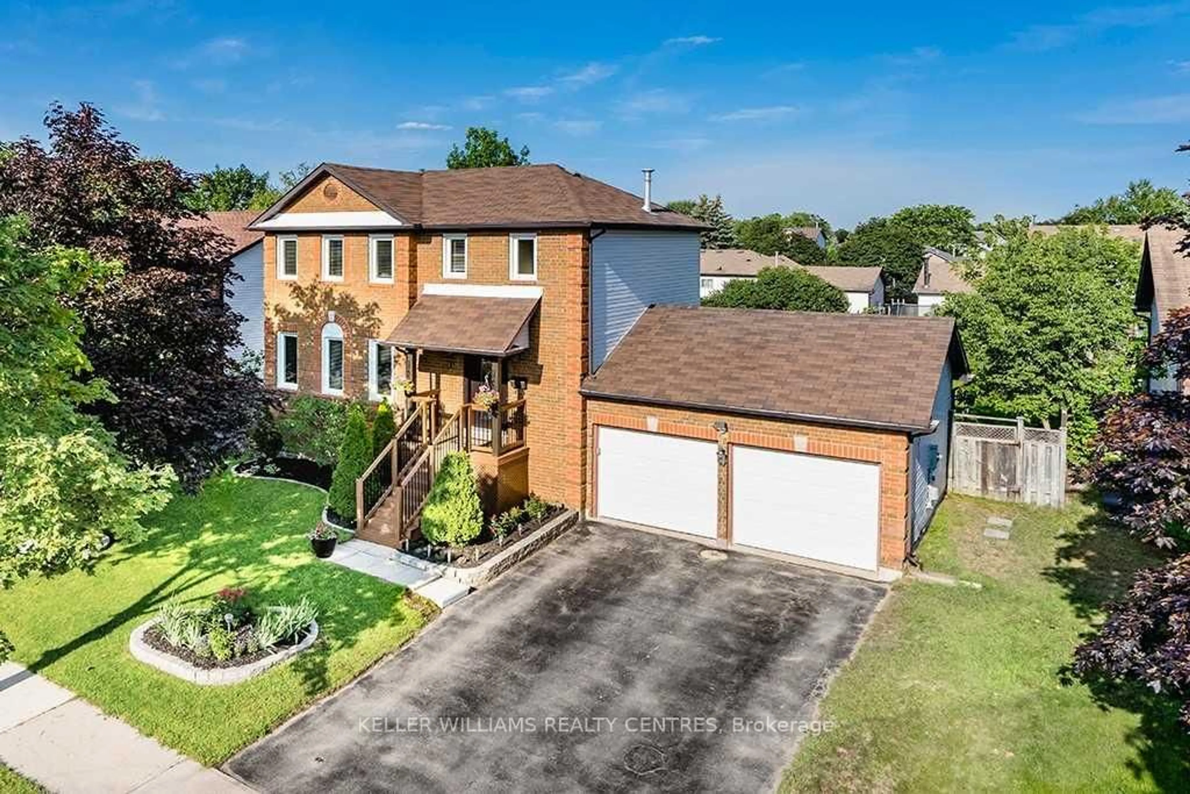 A pic from outside/outdoor area/front of a property/back of a property/a pic from drone, street for 16 Julie St, Essa Ontario L3W 0K8