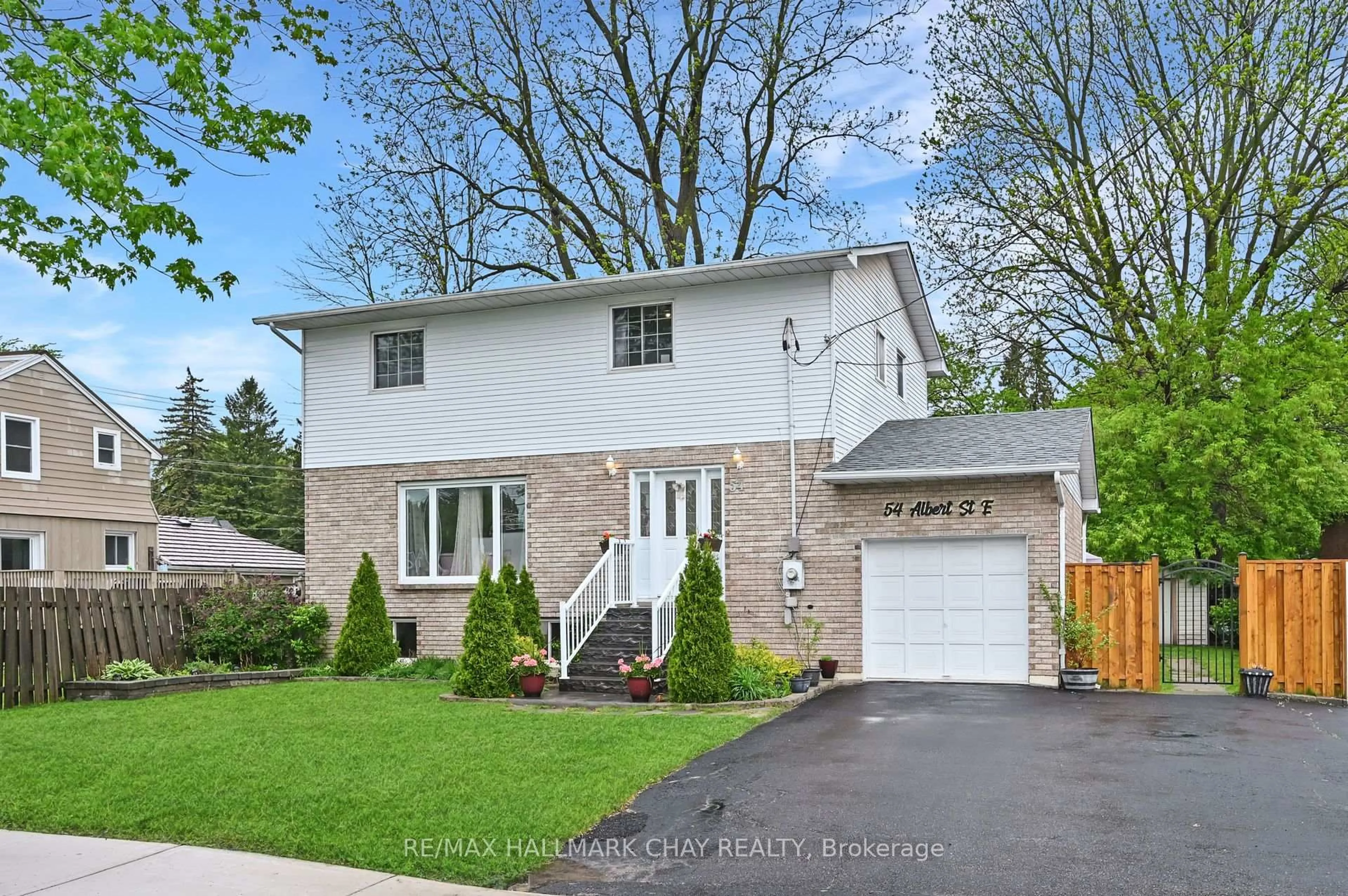 Home with vinyl exterior material, street for 54 Albert St, New Tecumseth Ontario L9R 1J4