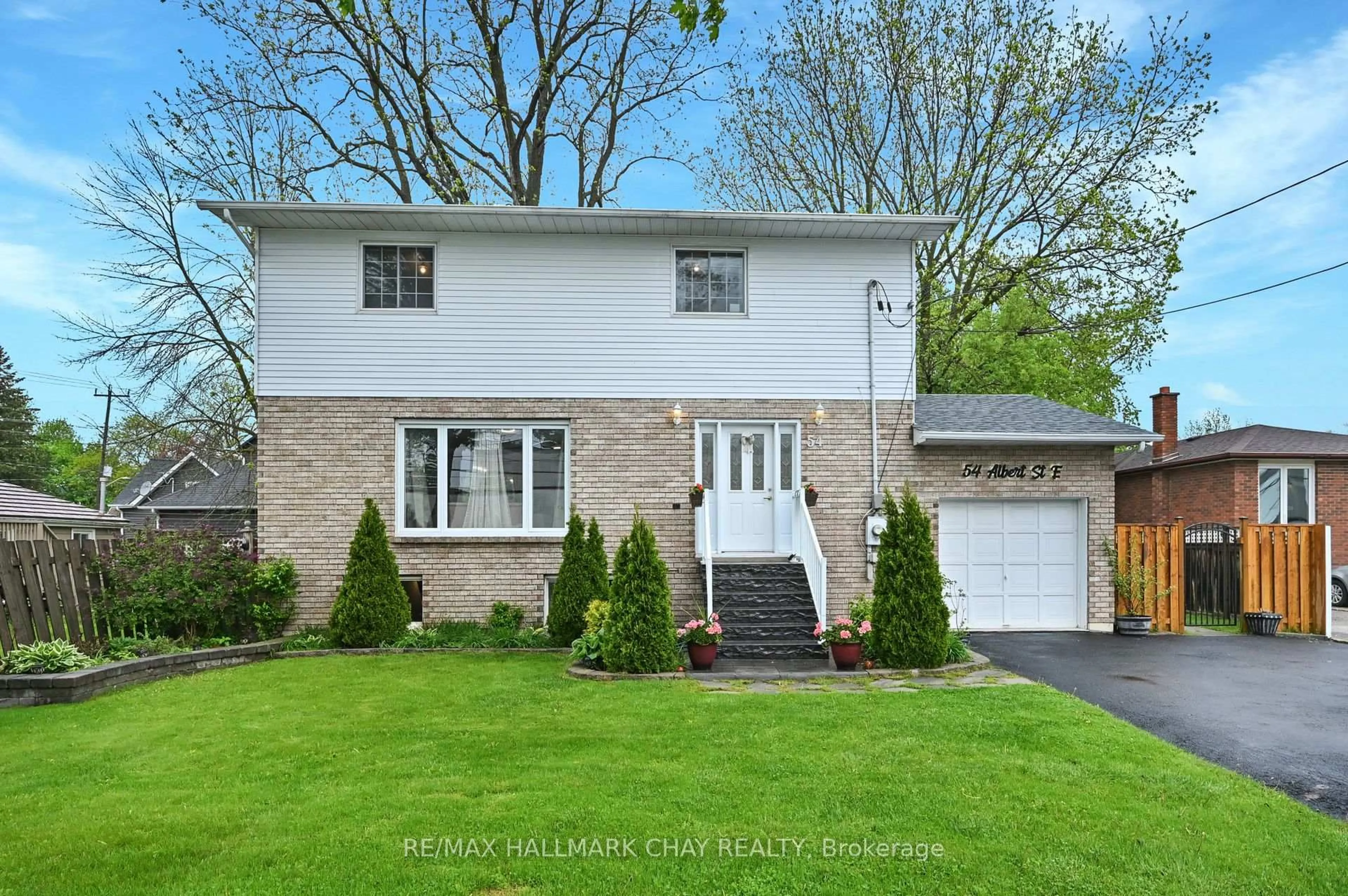 Home with vinyl exterior material, street for 54 Albert St, New Tecumseth Ontario L9R 1J4