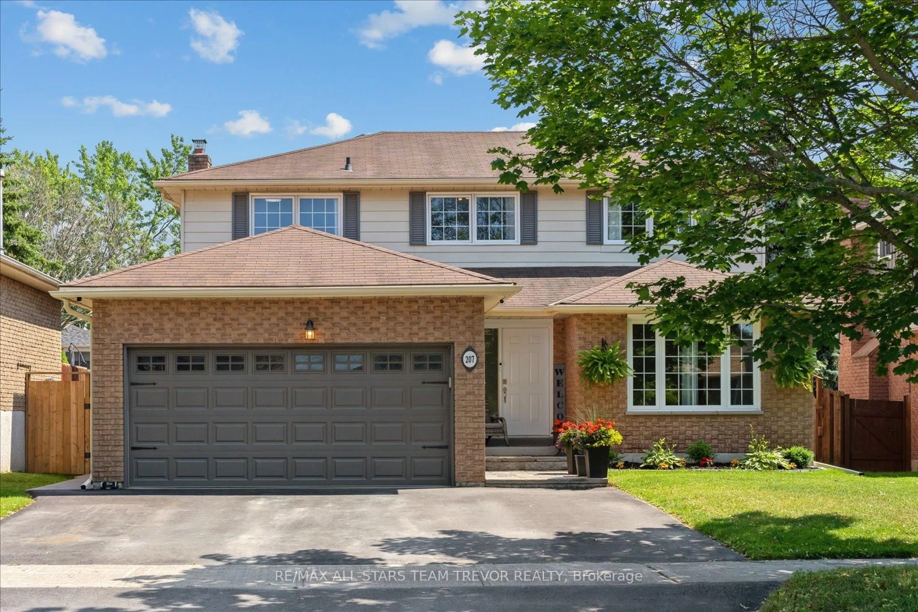 Home with brick exterior material, street for 207 Biscayne Blvd, Georgina Ontario L4P 3L8