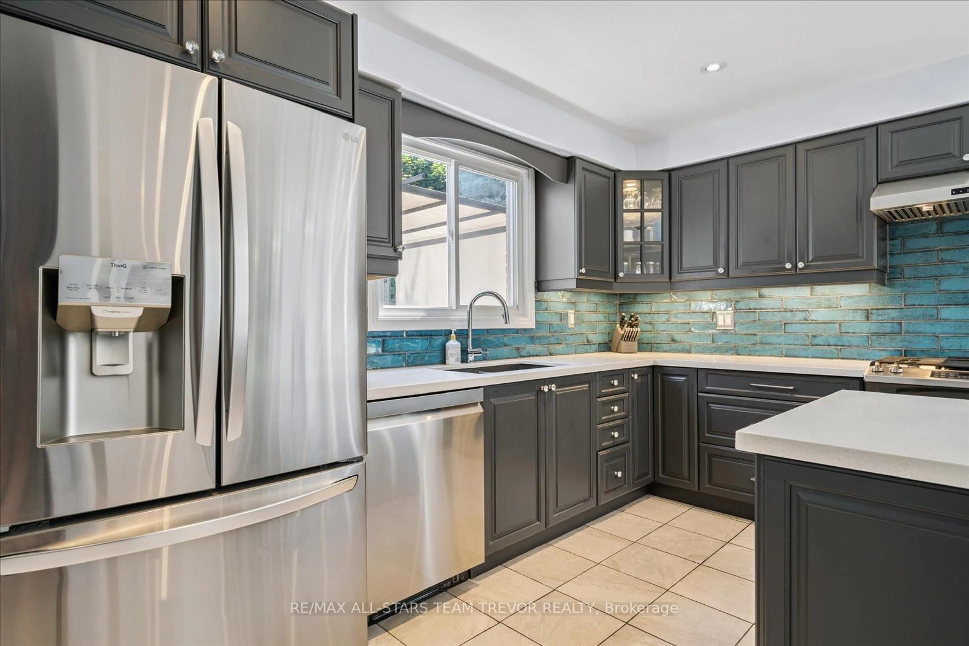 Open concept kitchen, ceramic/tile floor for 207 Biscayne Blvd, Georgina Ontario L4P 3L8