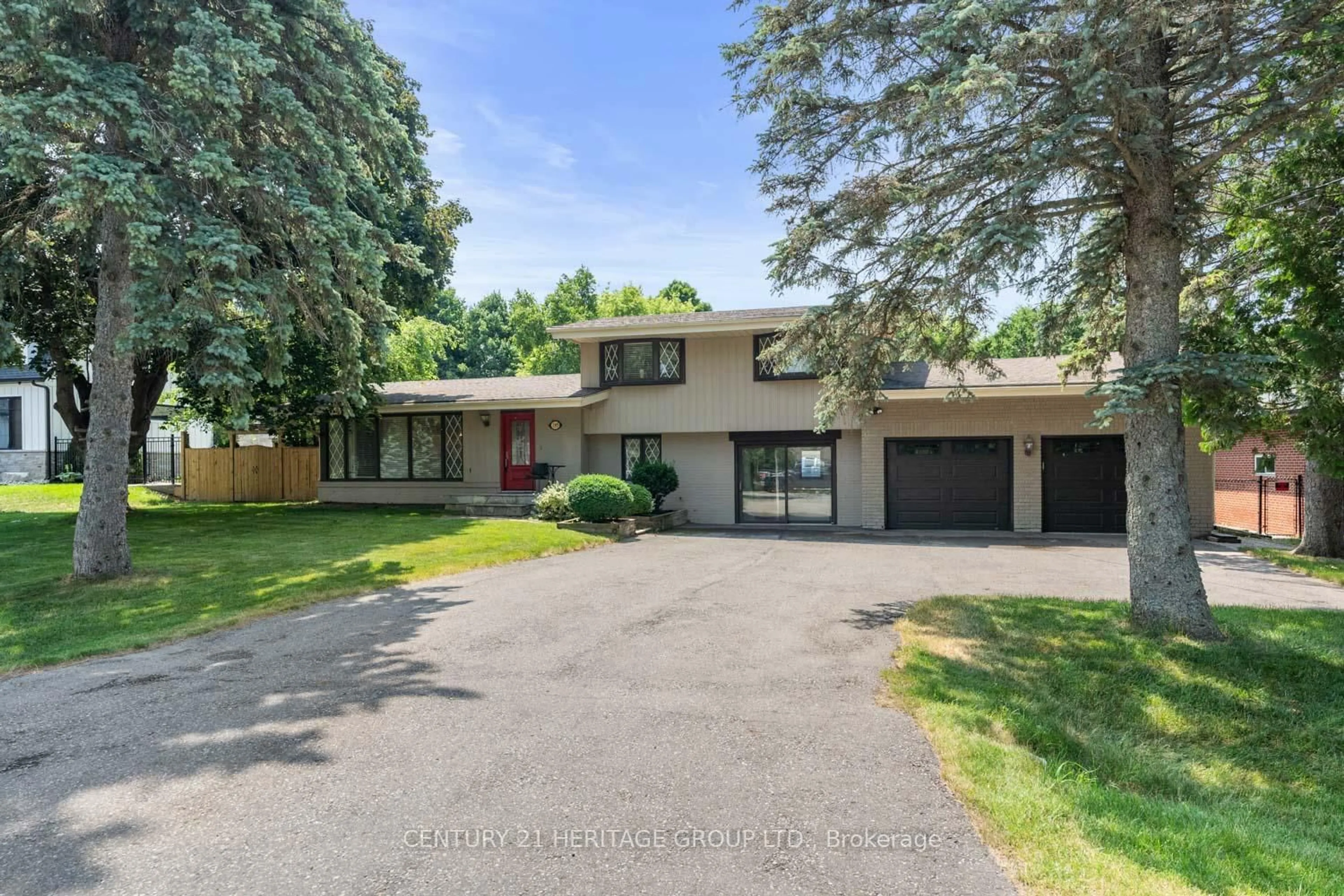 A pic from outside/outdoor area/front of a property/back of a property/a pic from drone, street for 197 Melrose Ave, King Ontario L7B 1J7