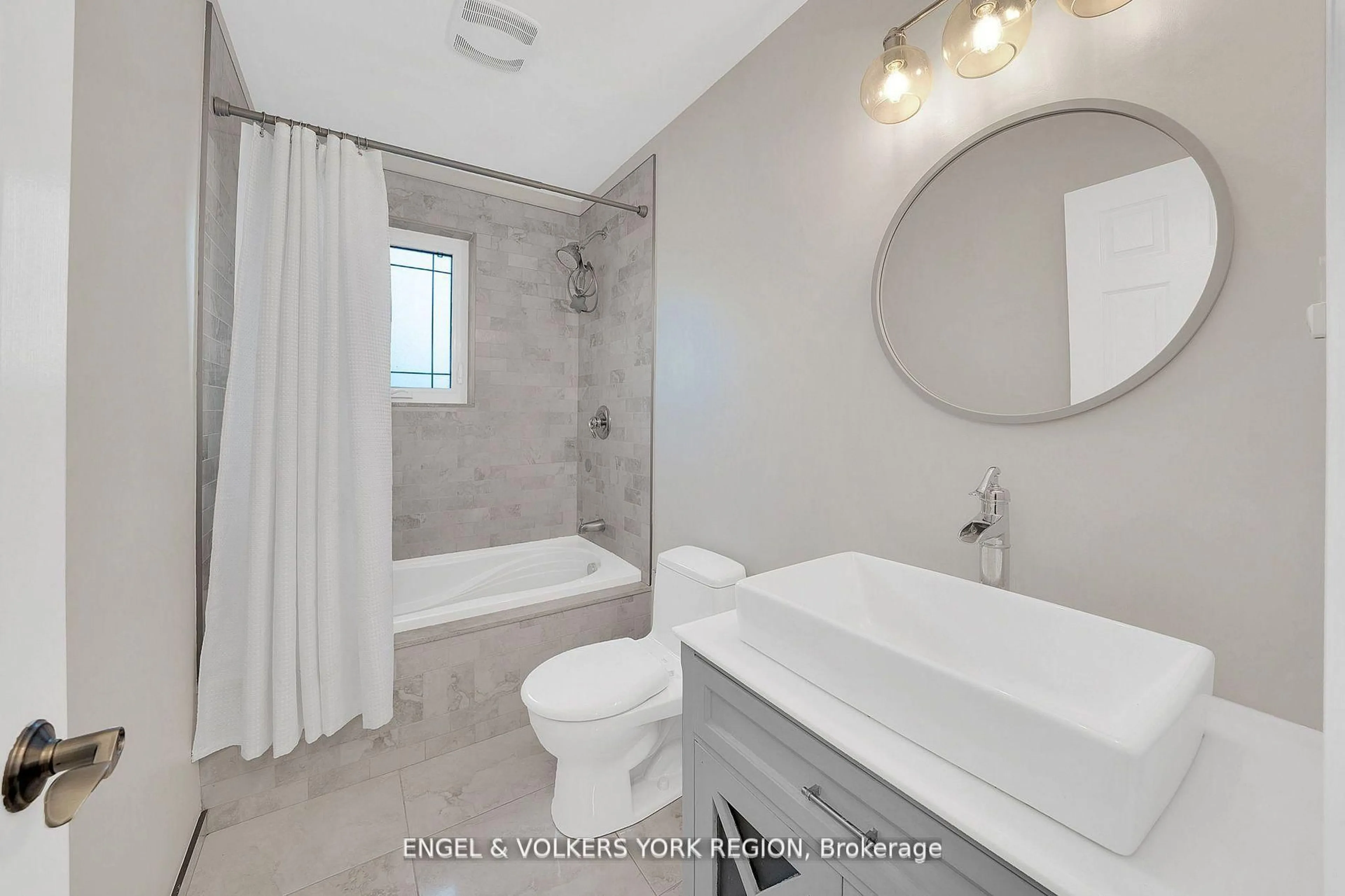 Standard bathroom, ceramic/tile floor for 16455 10th Concession, King Ontario L0G 1T0