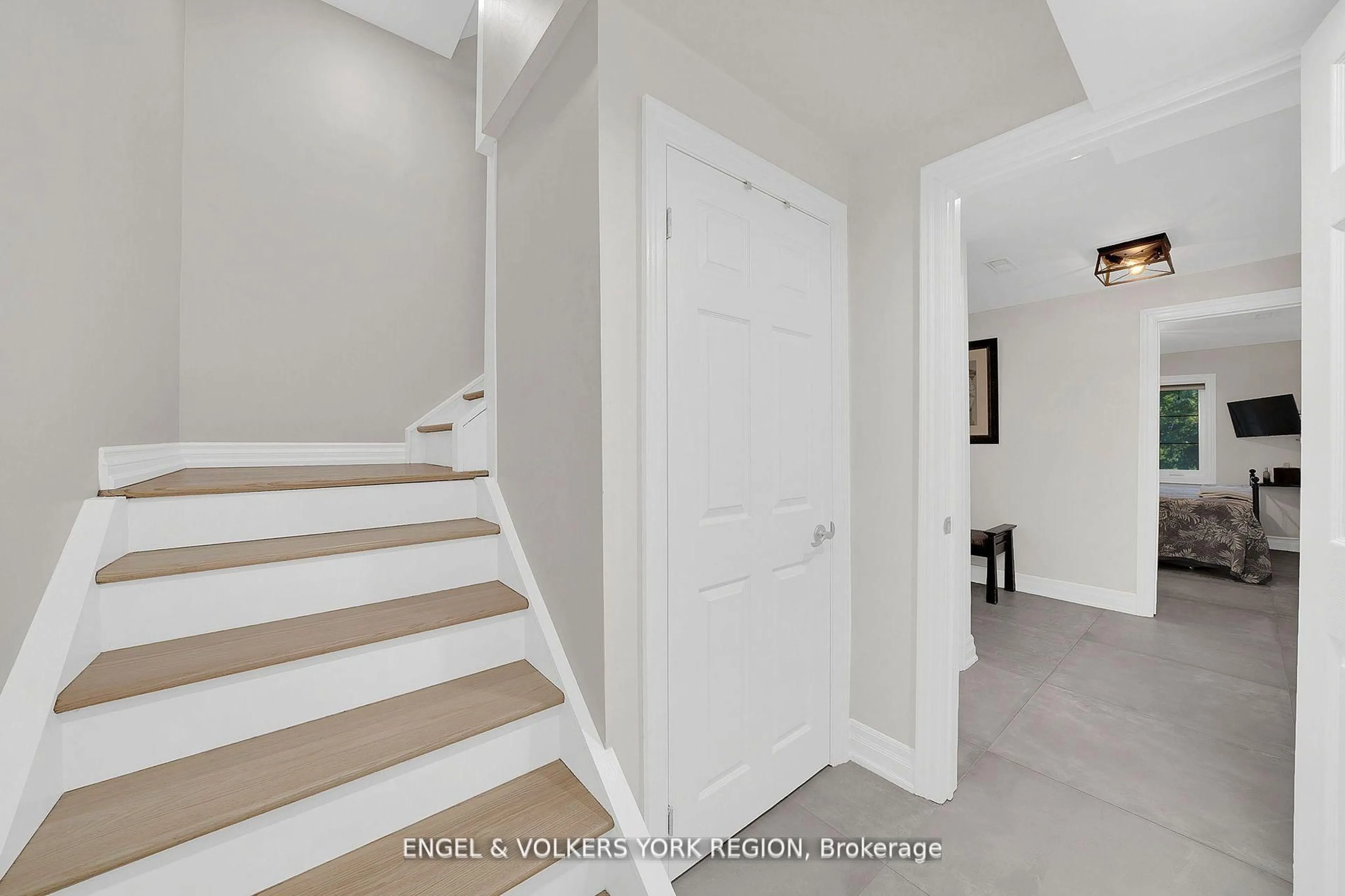 Indoor entryway for 16455 10th Concession, King Ontario L0G 1T0