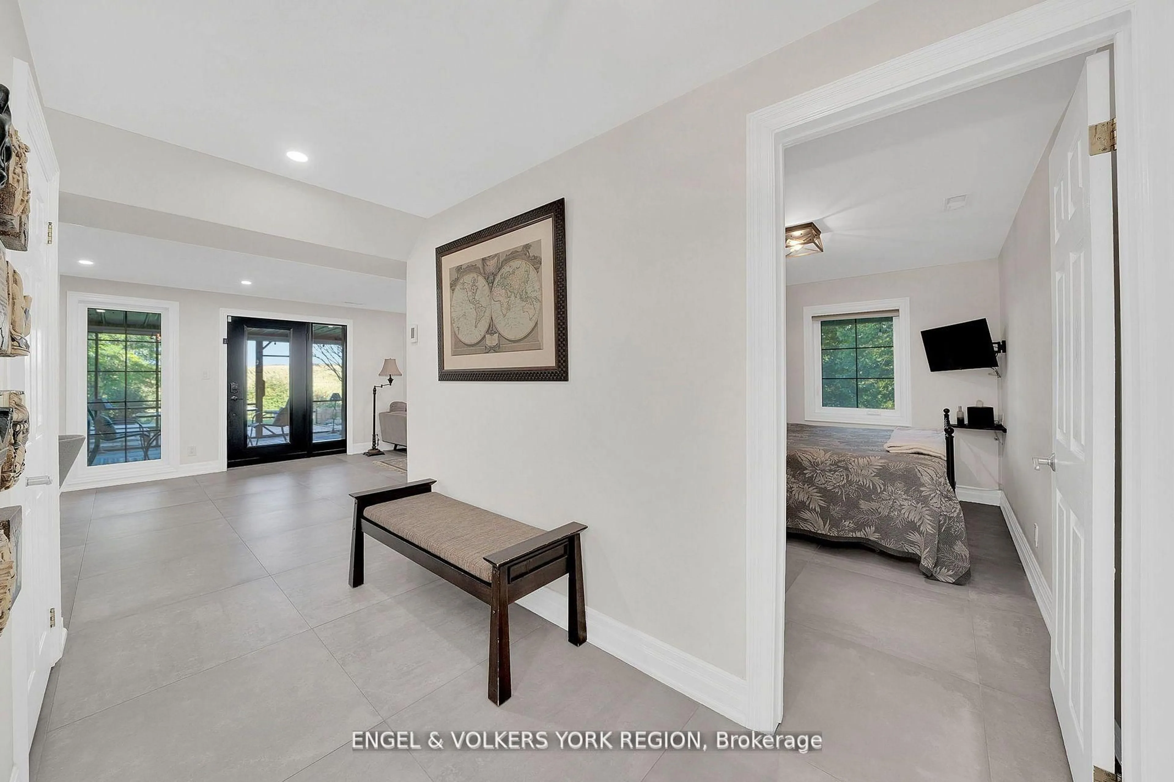 Indoor entryway for 16455 10th Concession, King Ontario L0G 1T0