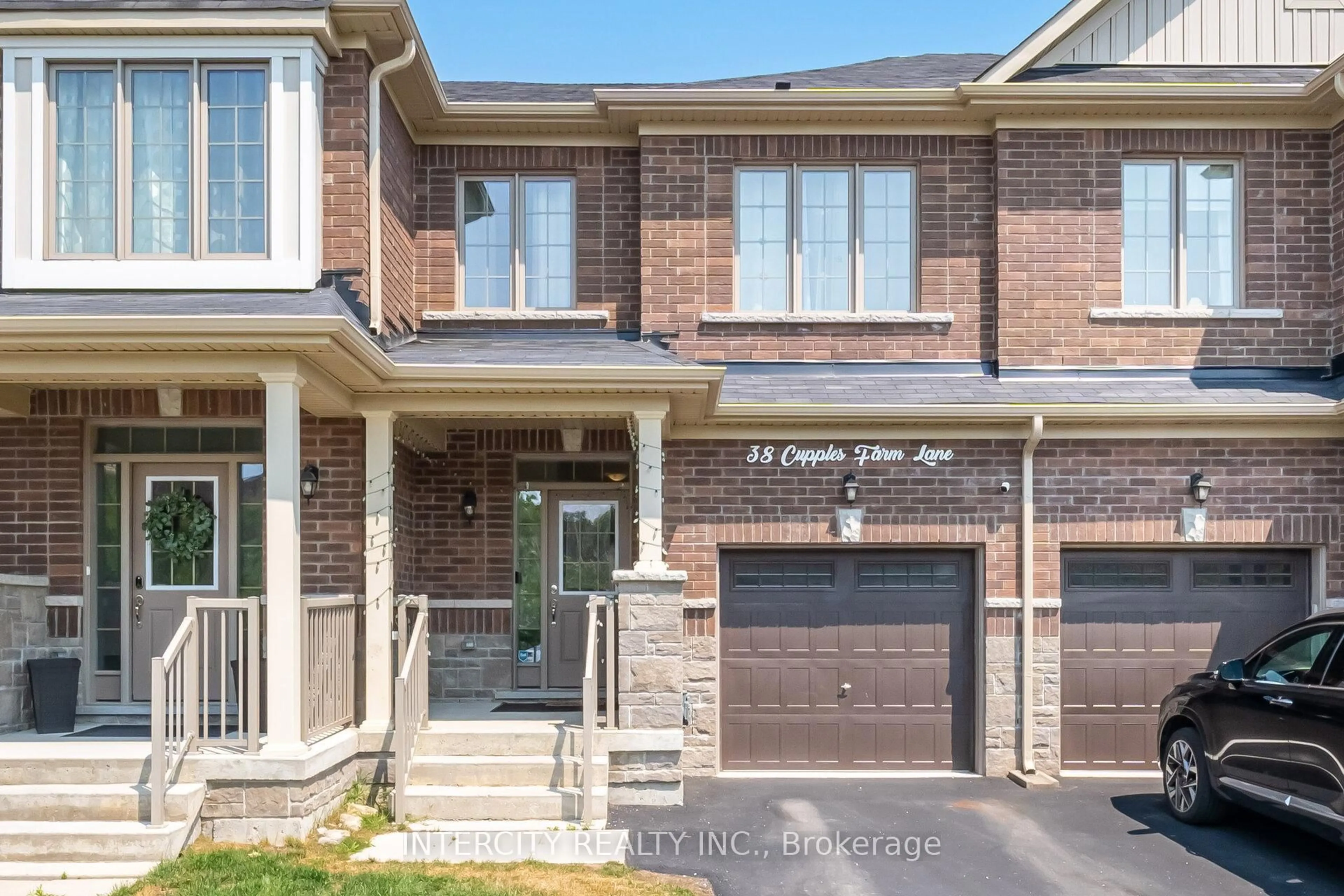 Home with brick exterior material, street for 38 Cupples Farm Lane, East Gwillimbury Ontario L0G 1M0