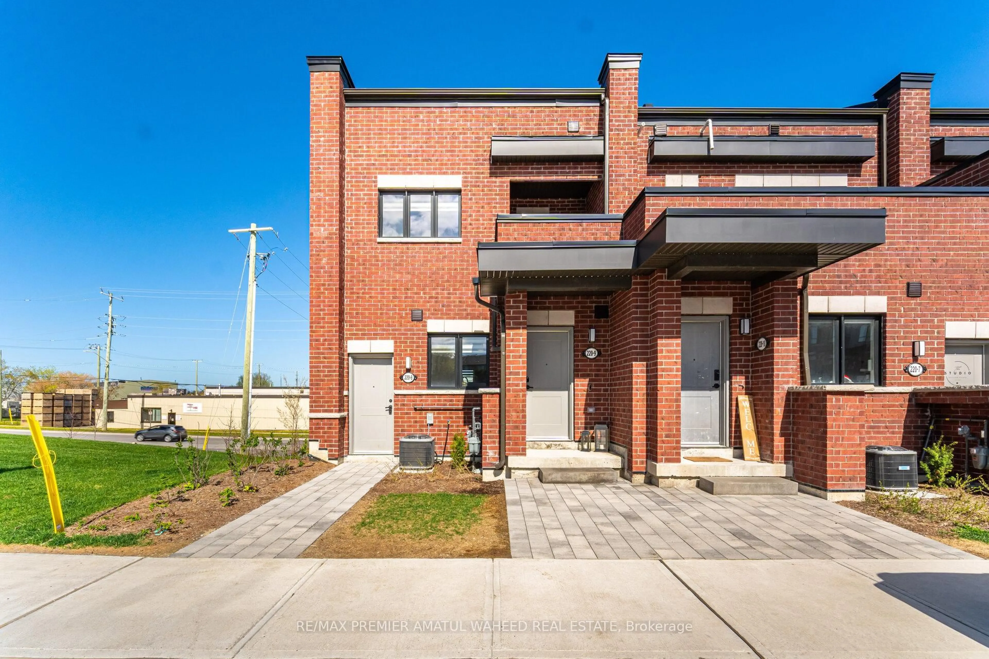 Home with brick exterior material, street for 220 Dissette St #9, Bradford West Gwillimbury Ontario L3Z 3G8