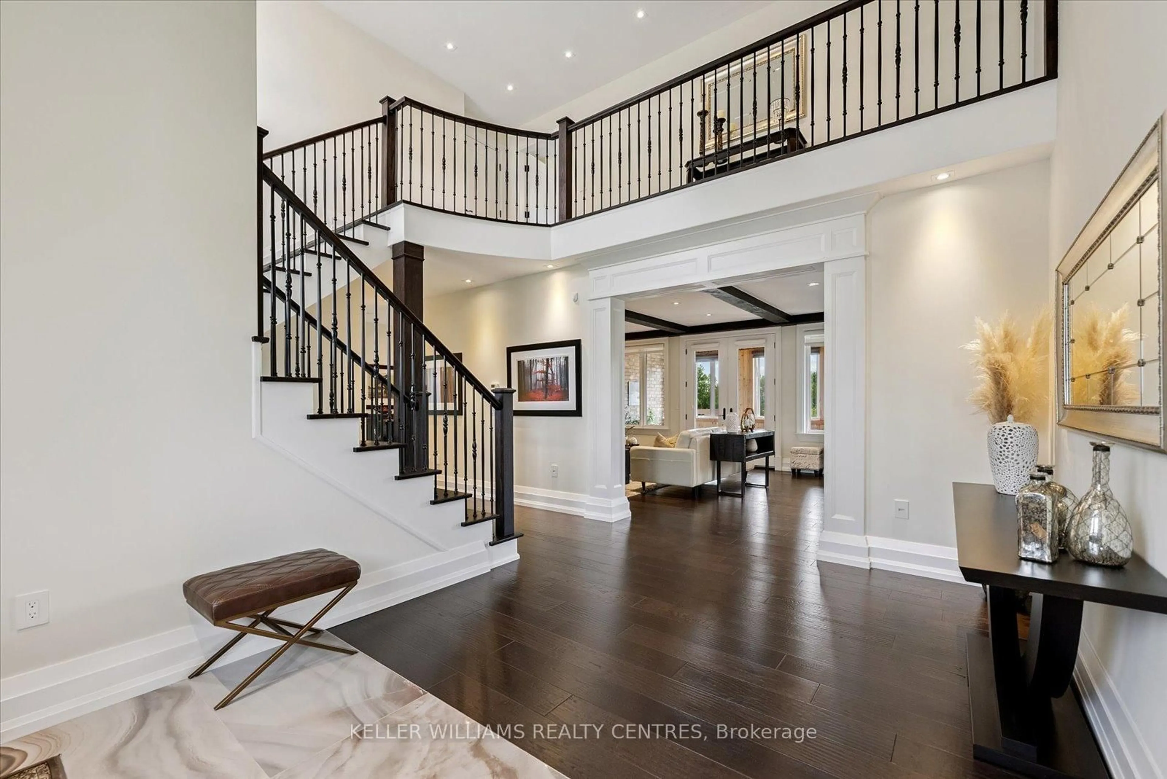 Indoor entryway for 1987 10th Sdrd, Bradford West Gwillimbury Ontario L3Z 0Y3