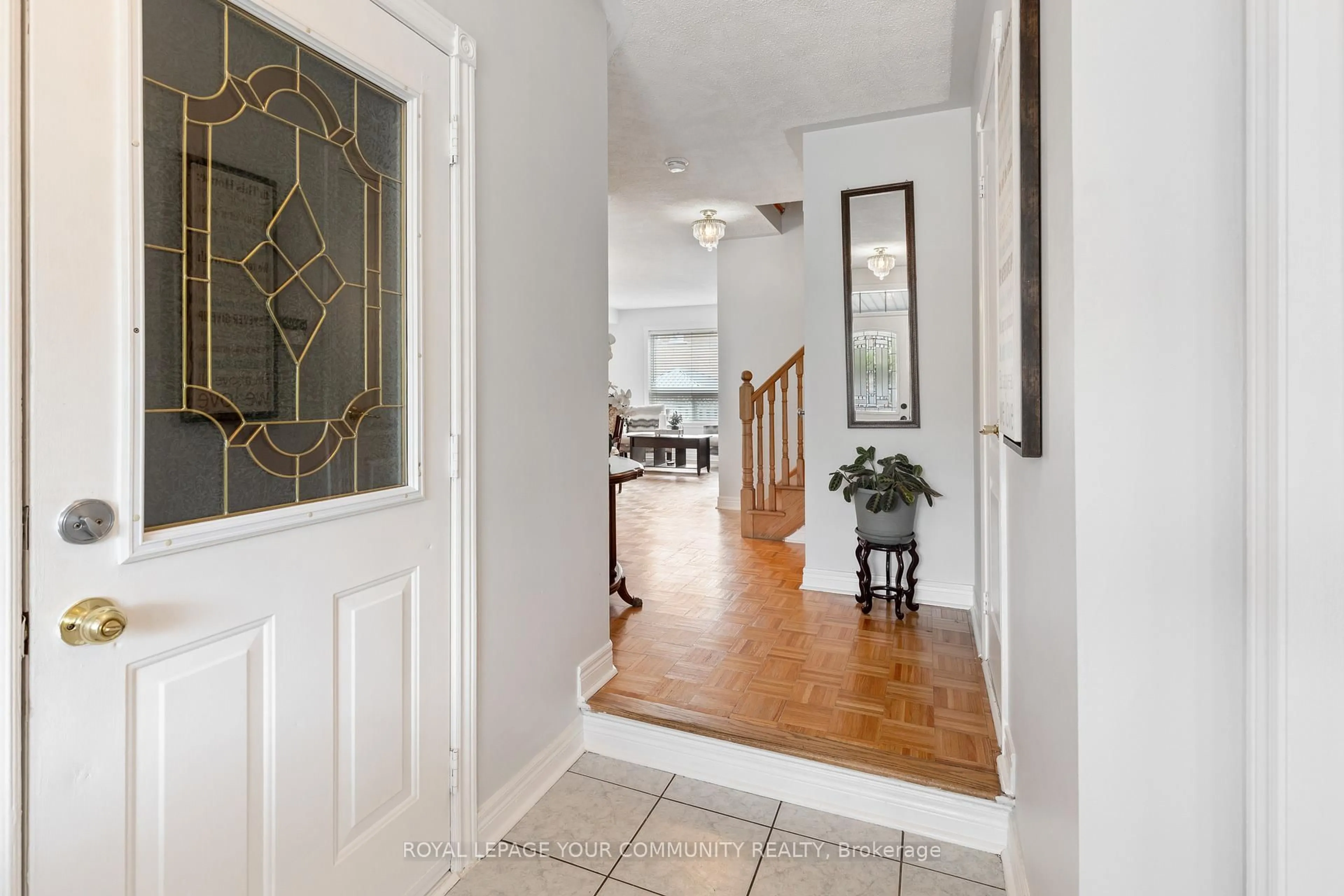 Indoor entryway for 299 Discovery Tr, Vaughan Ontario L6A 3K4