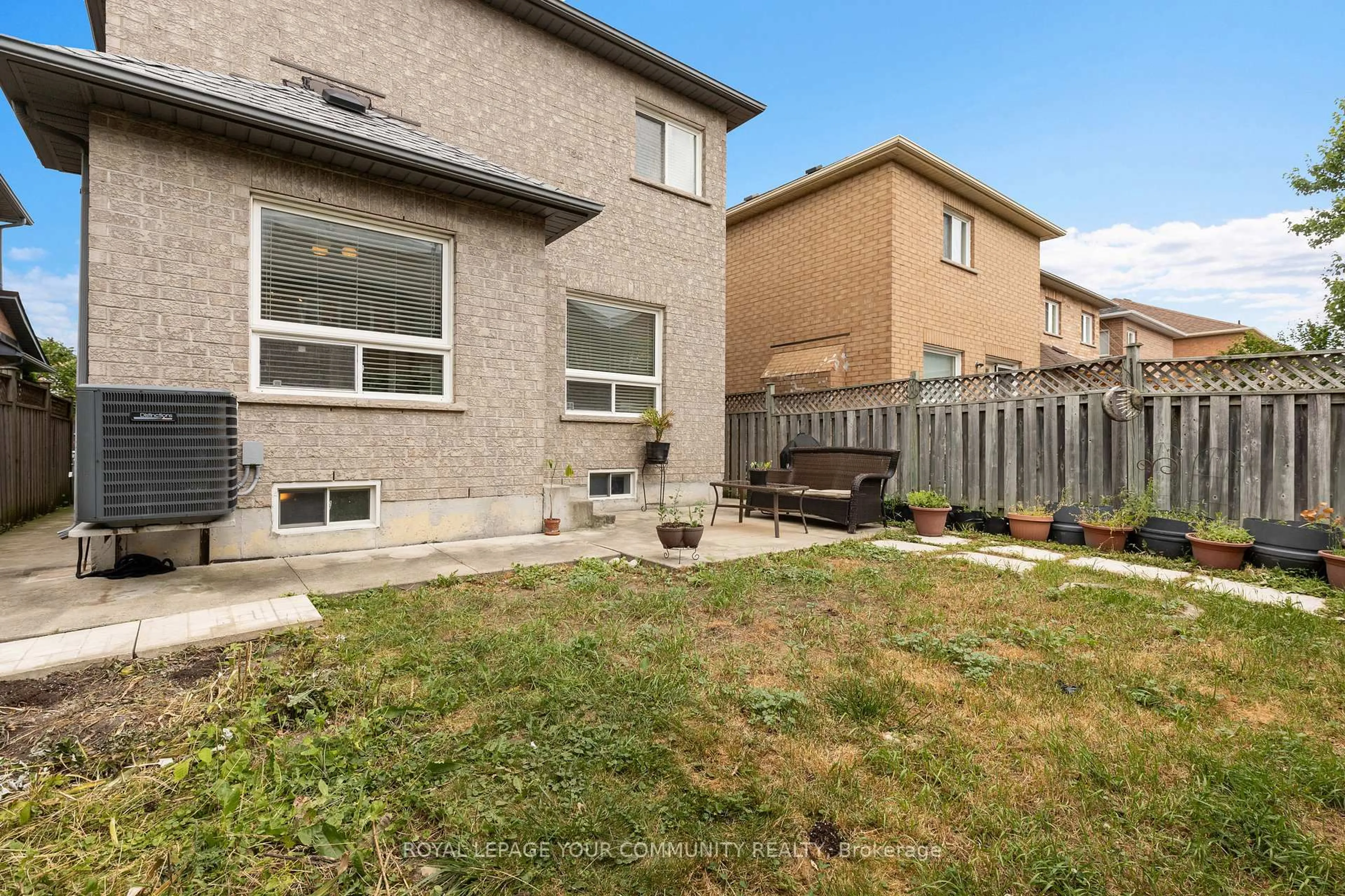 Patio, street for 299 Discovery Tr, Vaughan Ontario L6A 3K4