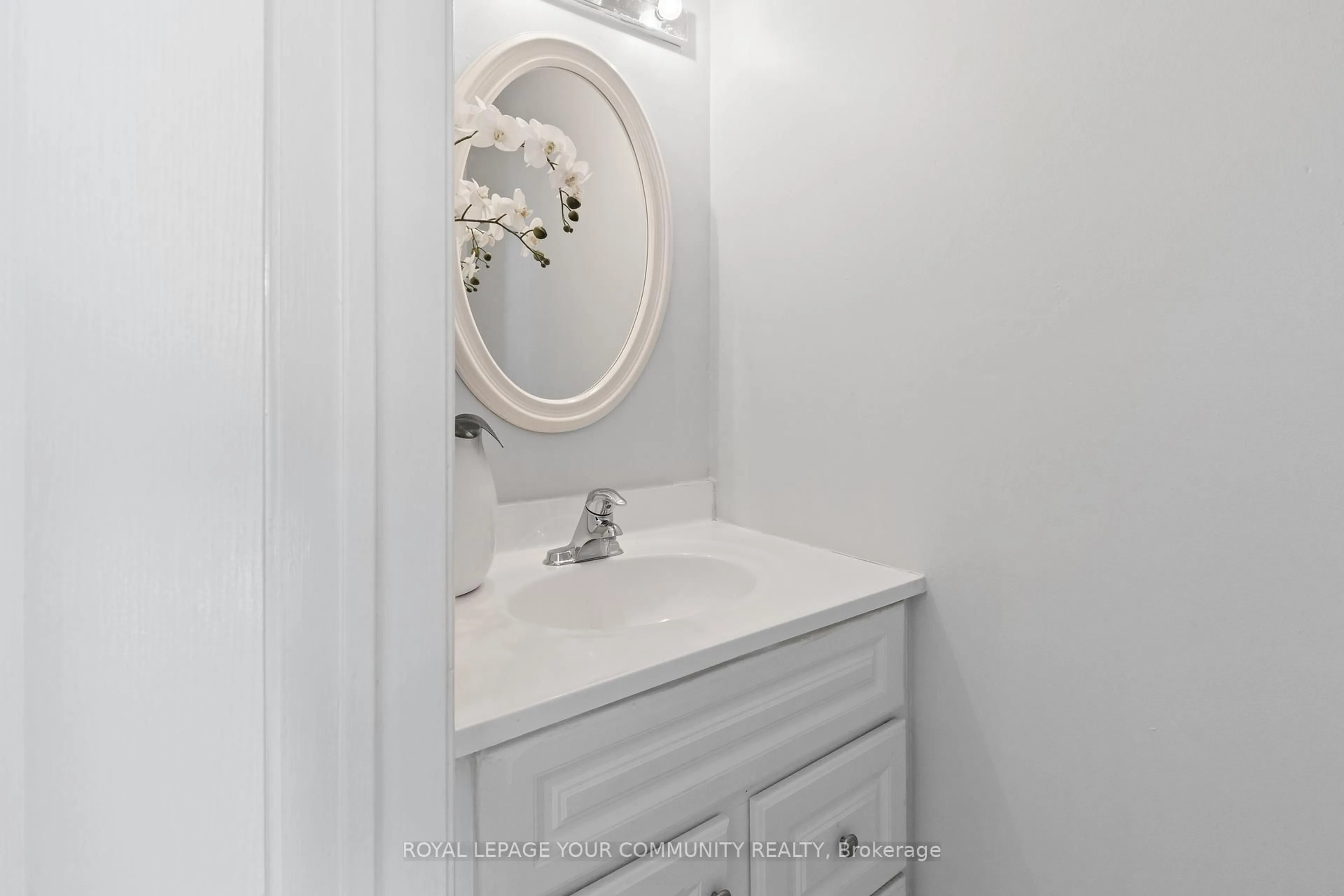 Standard bathroom, unknown for 299 Discovery Tr, Vaughan Ontario L6A 3K4