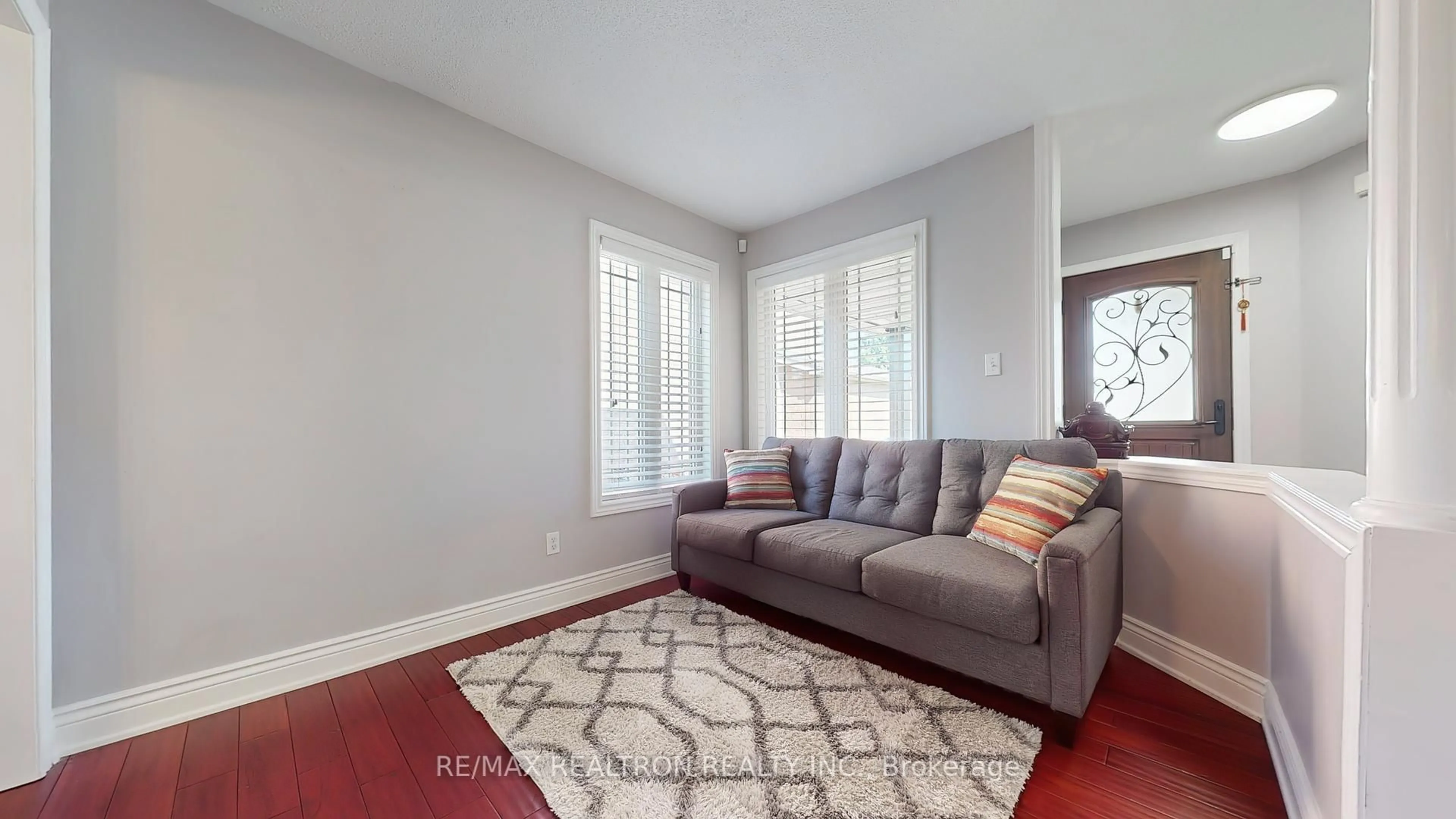 Living room with furniture, unknown for 25 Rinaldo Rd, Georgina Ontario L4P 3X8