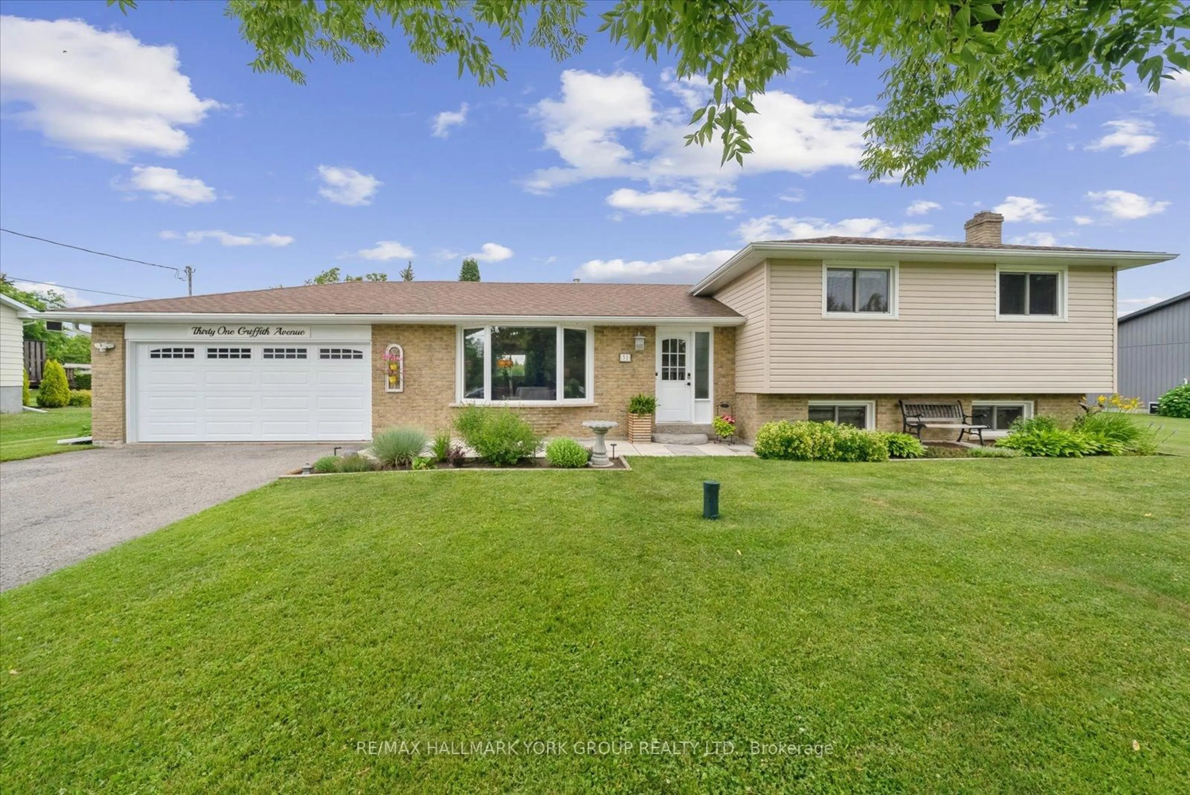 Home with vinyl exterior material, street for 31 Griffith Ave, Georgina Ontario L0E 1N0